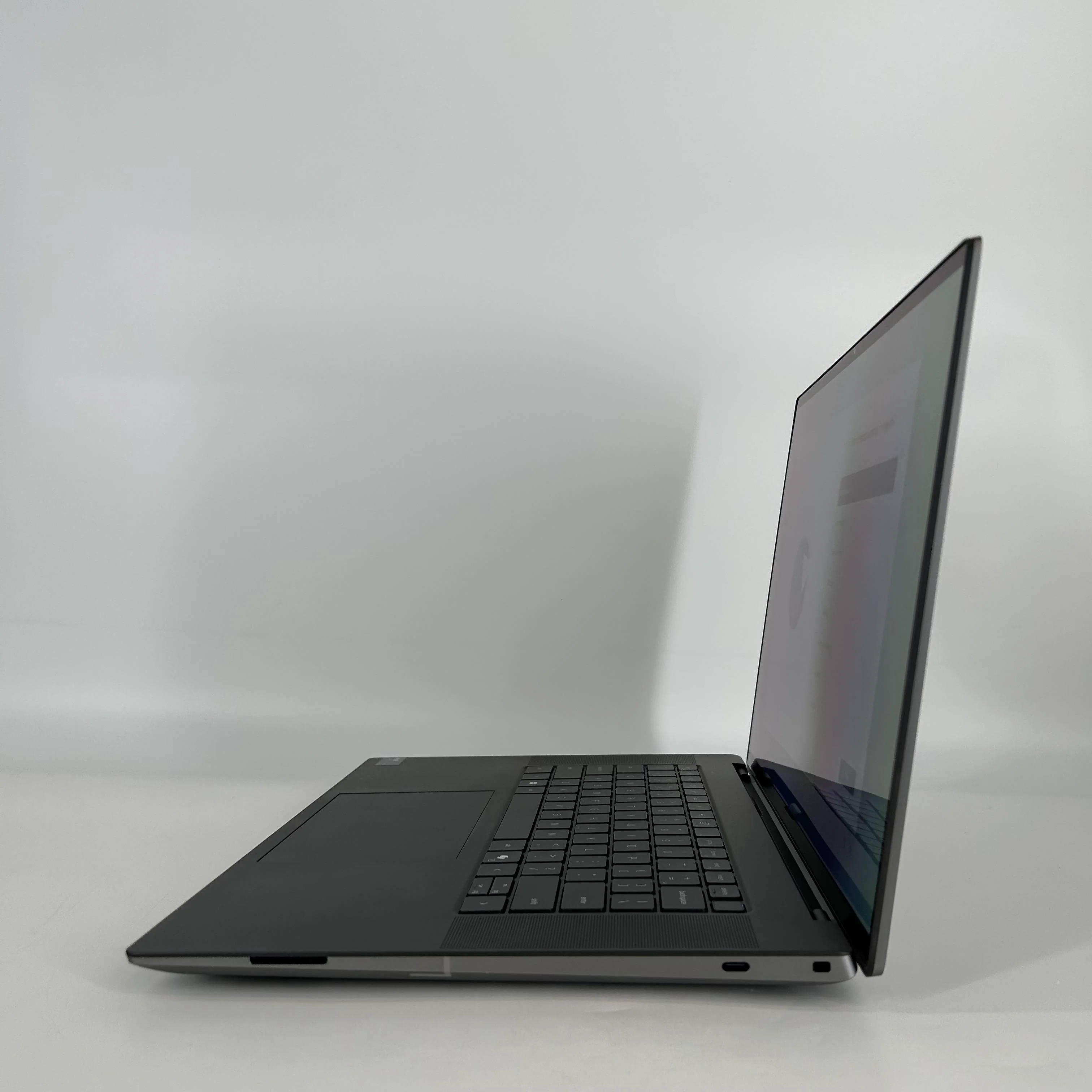 Dell Precision 5690 16 Gray 3.8 GHz Intel Core Ultra 7 32GB RAM 2TB Solid State Drive NVIDIA RTX 2000 Ada 8 GB - Image 4