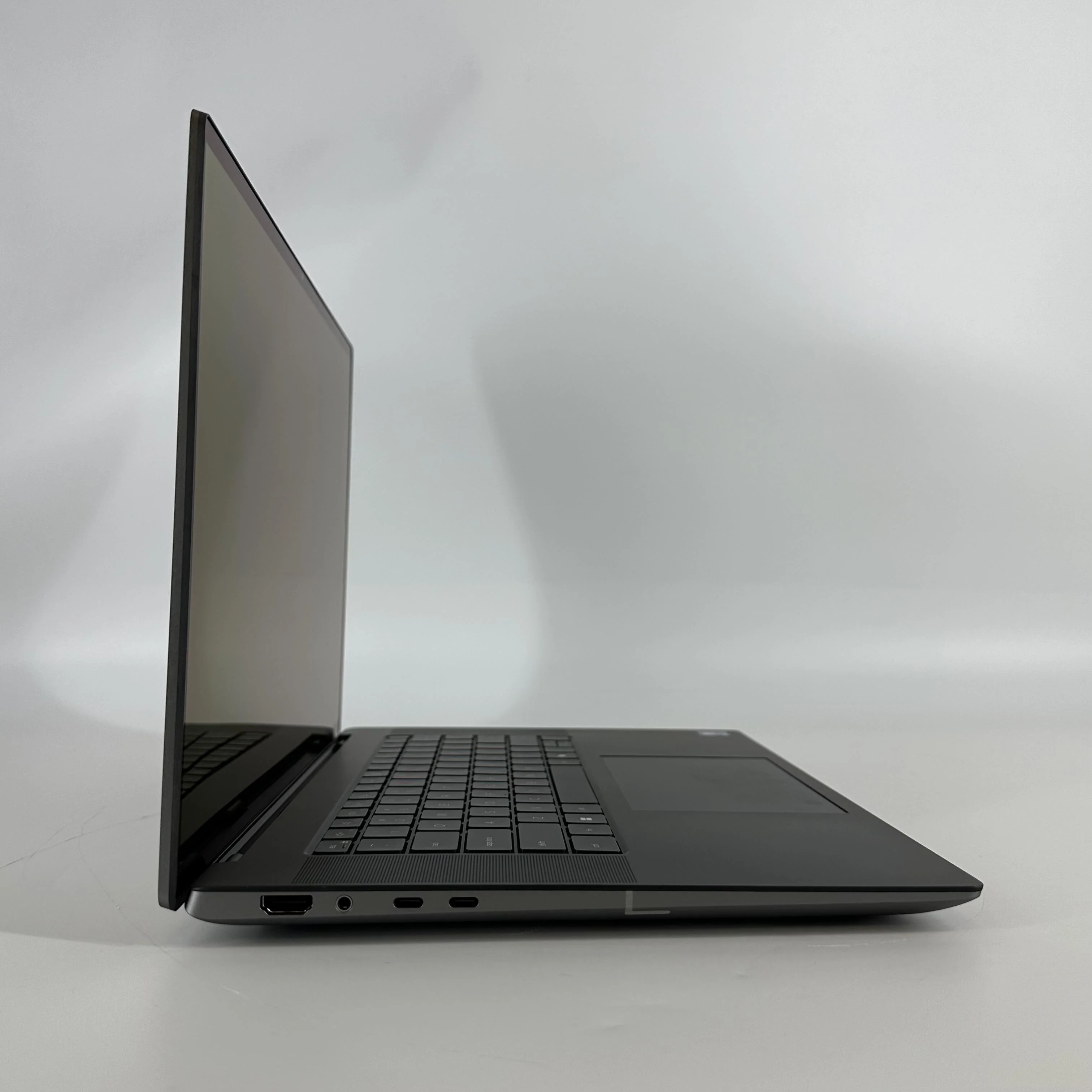 Dell Precision 5690 16 Gray 3.8 GHz Intel Core Ultra 7 32GB RAM 512GB Solid State Drive NVIDIA RTX 2000 Ada 8 GB - Image 3