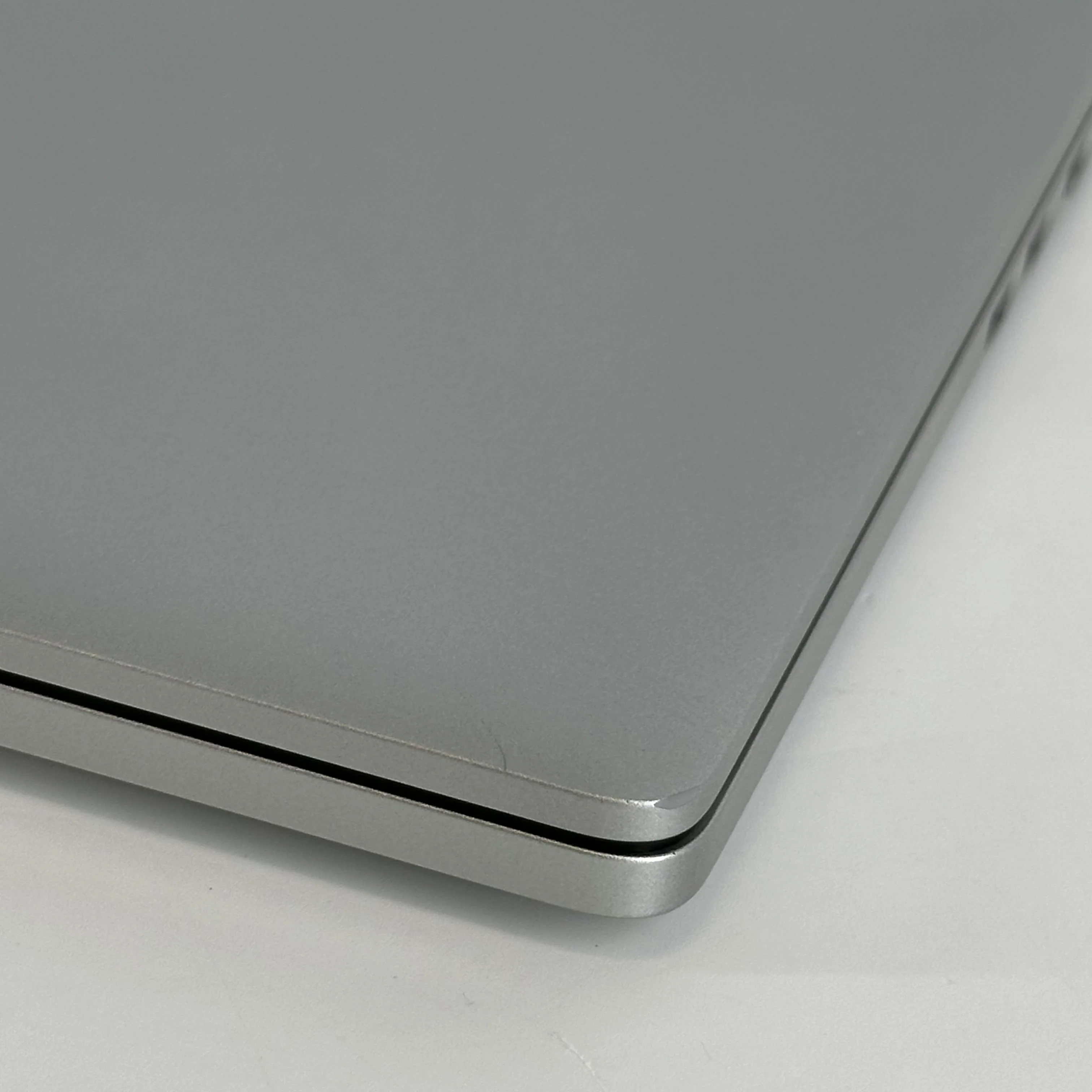 Dell Pro 14 PC14250 Platinum Silver 2.0 GHz Intel Core Ultra 5 Series 2 16GB RAM 512GB Solid State Drive - Image 10