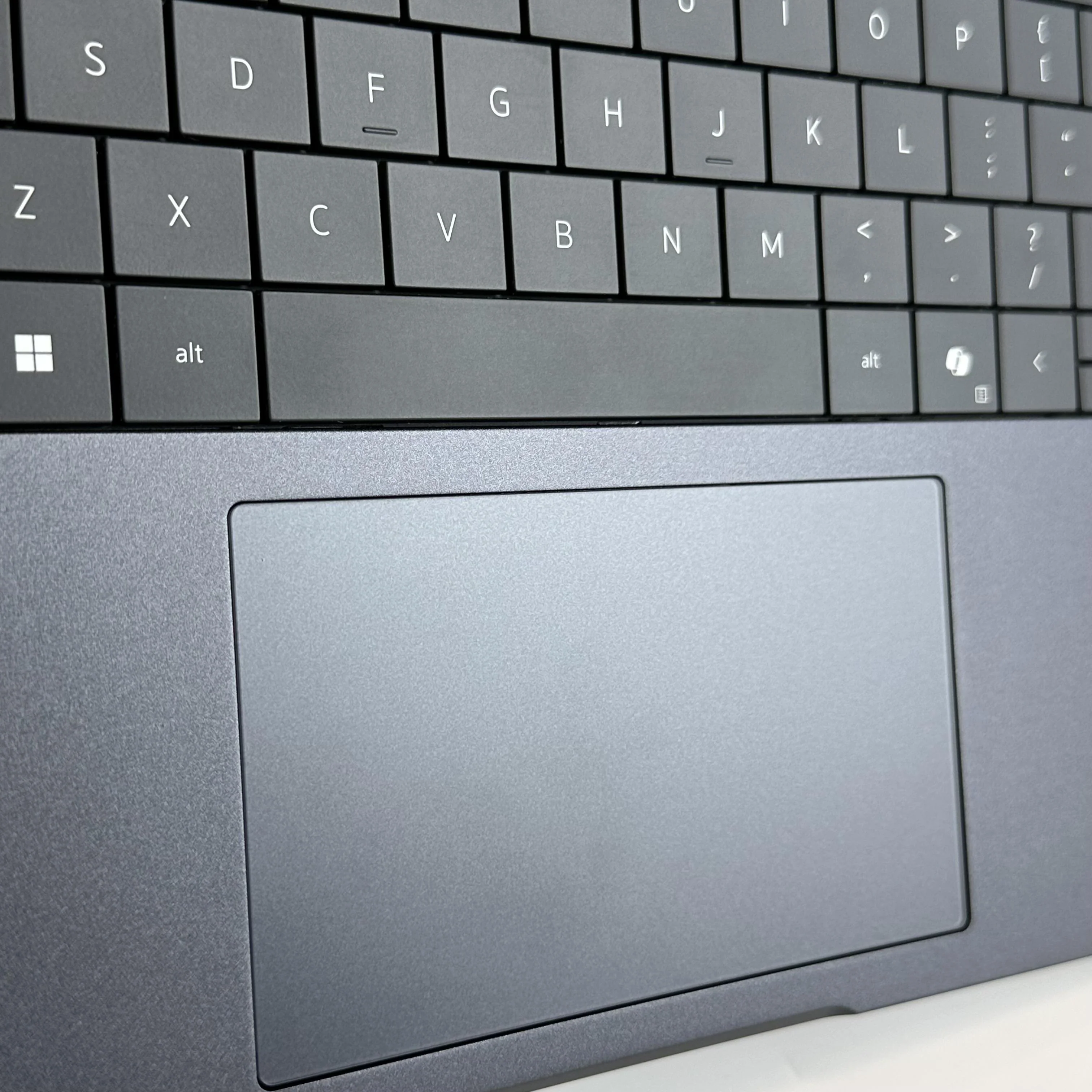 Dell Pro 14 Premium PA14250 Black 2.2 GHz Intel Core Ultra 7 Series 2 32GB RAM 512GB Solid State Drive - Image 6