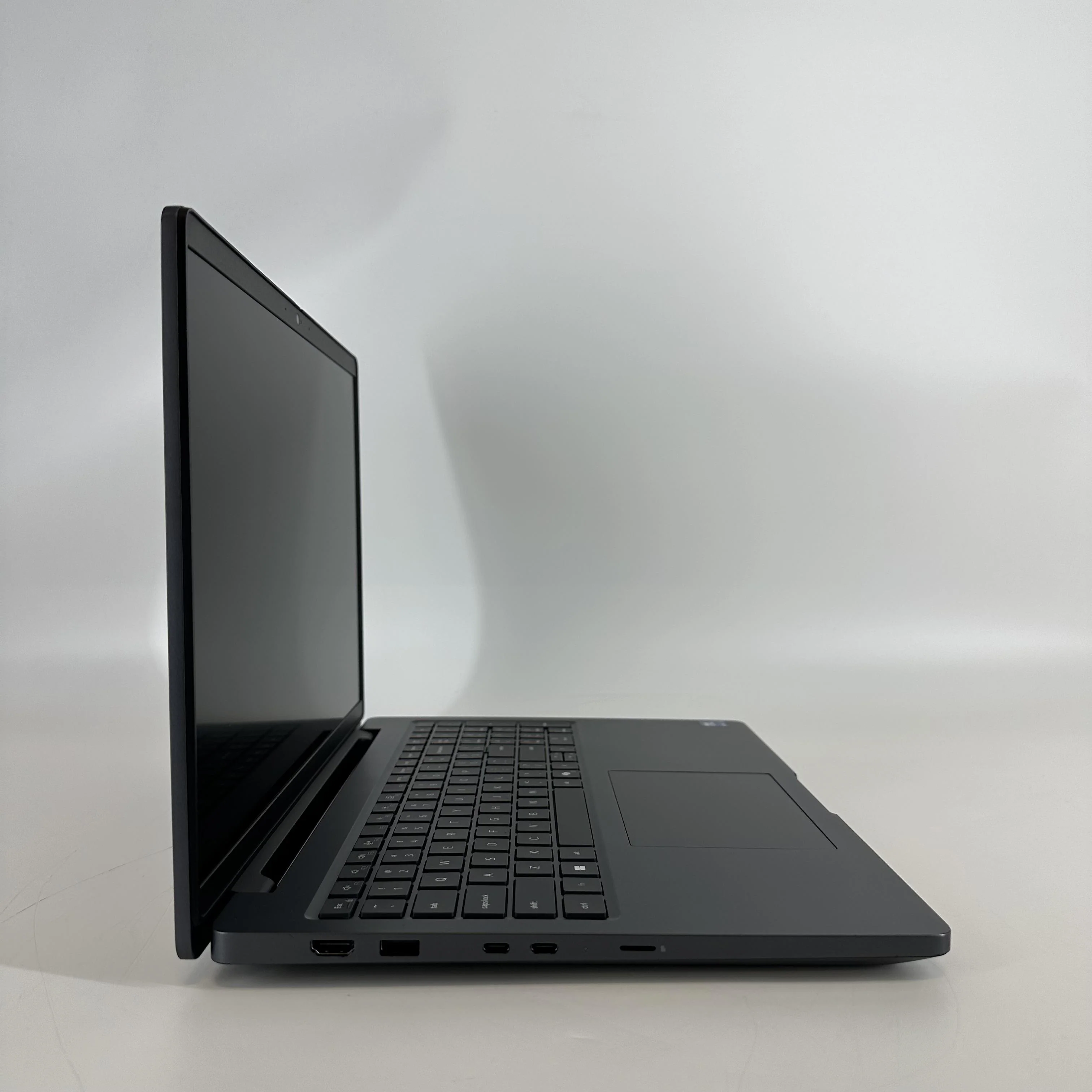 Dell Pro Max 16 MC16250 Magnetite 2.4 GHz Intel Core Ultra 5 Series 2 16GB RAM 256GB Solid State Drive - Image 3