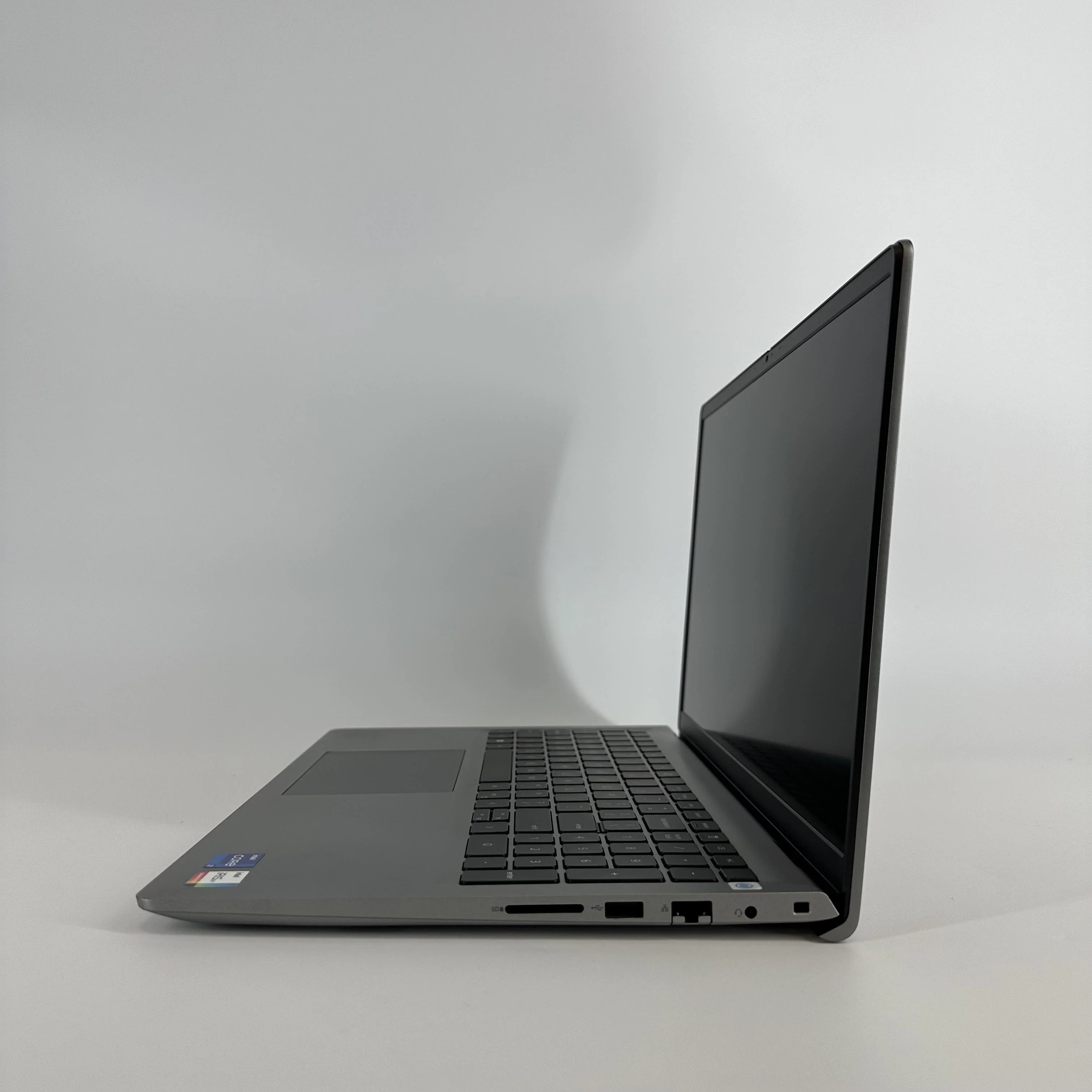 Dell Vostro 3530 15.6 Gray 1.7 GHz Intel Core i7 13th Gen. 16GB RAM 1TB Solid State Drive - Image 4