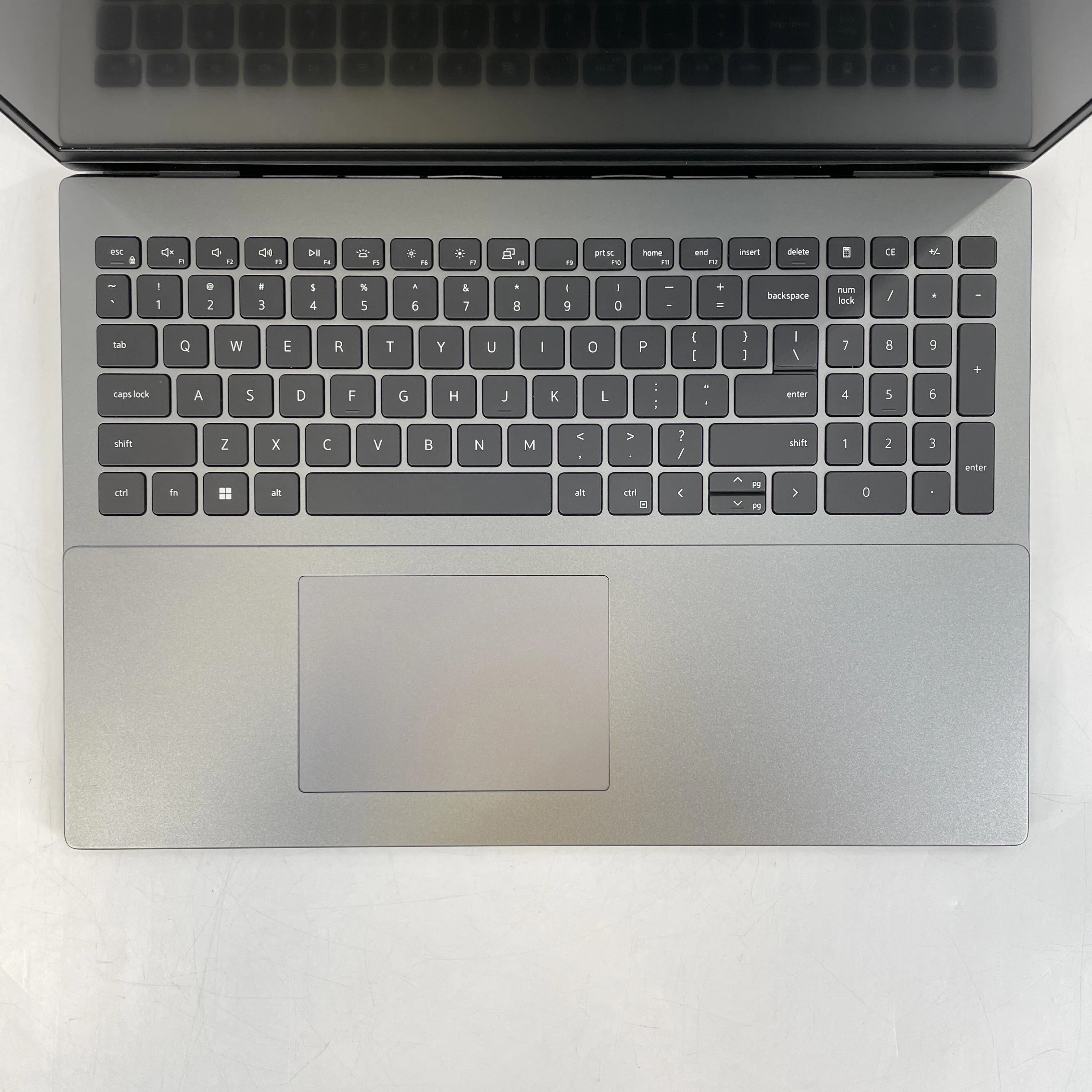 Dell Vostro 5620 16 Gray 2.1 GHz Intel Core i7 12th Gen. 16GB RAM 512GB Solid State Drive - Image 2
