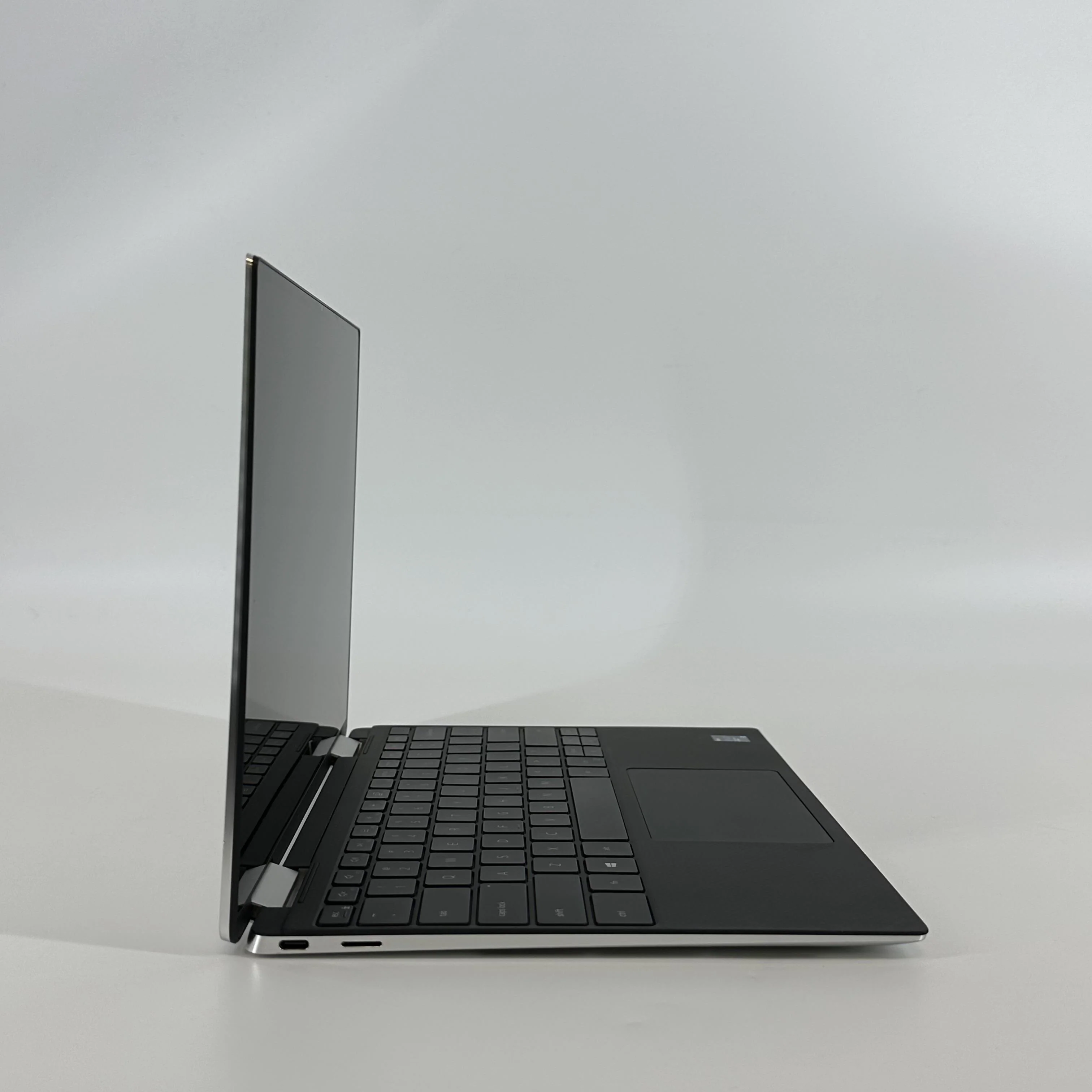 Dell XPS 13 9310 (2-in-1) Silver 2.8 GHz Intel Core i7 11th Gen. 16GB RAM 256GB Solid State Drive - Image 3
