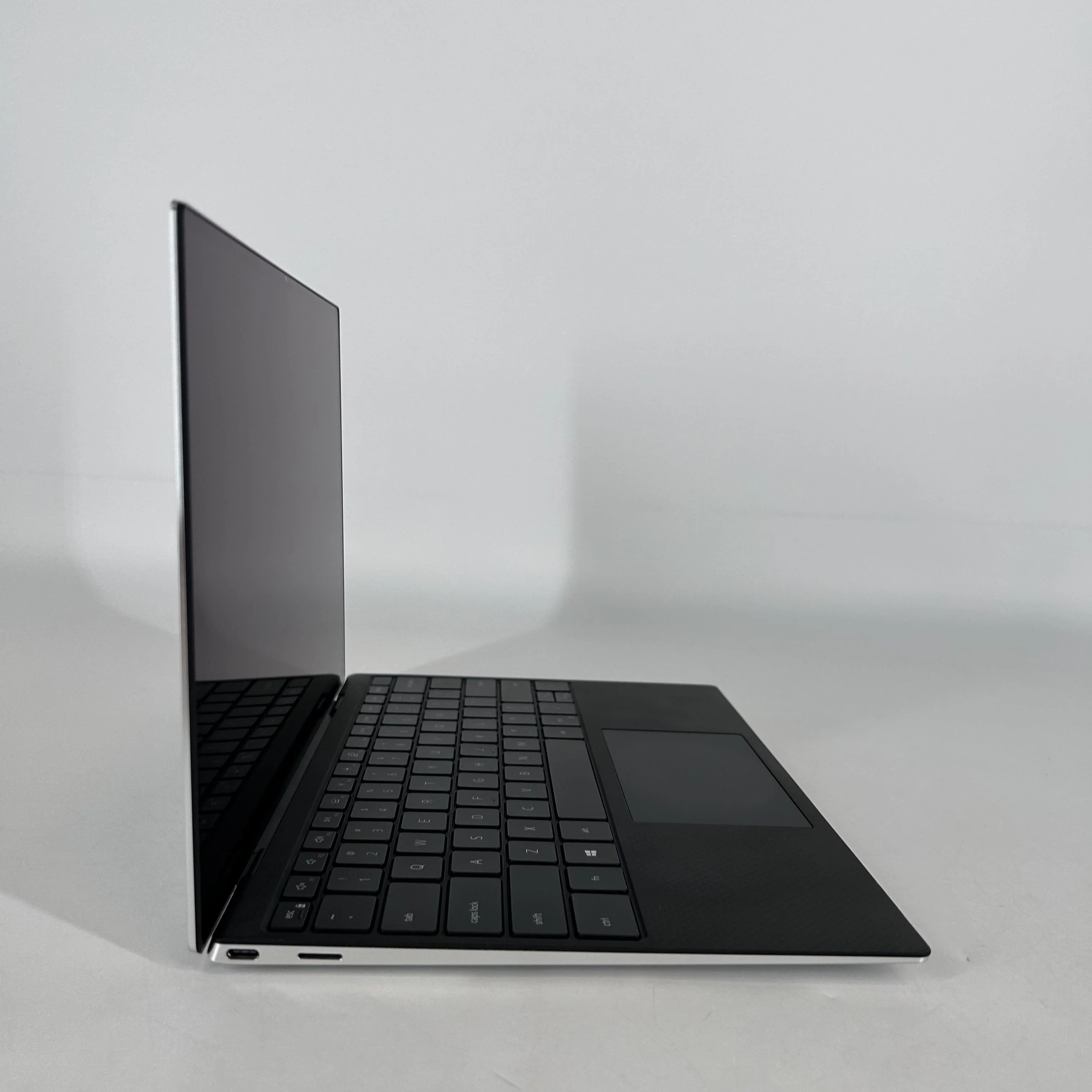 Dell XPS 13 9310 Silver 2.4 GHz Intel Core i5 11th Gen. 16GB RAM 256GB Solid State Drive - Image 3