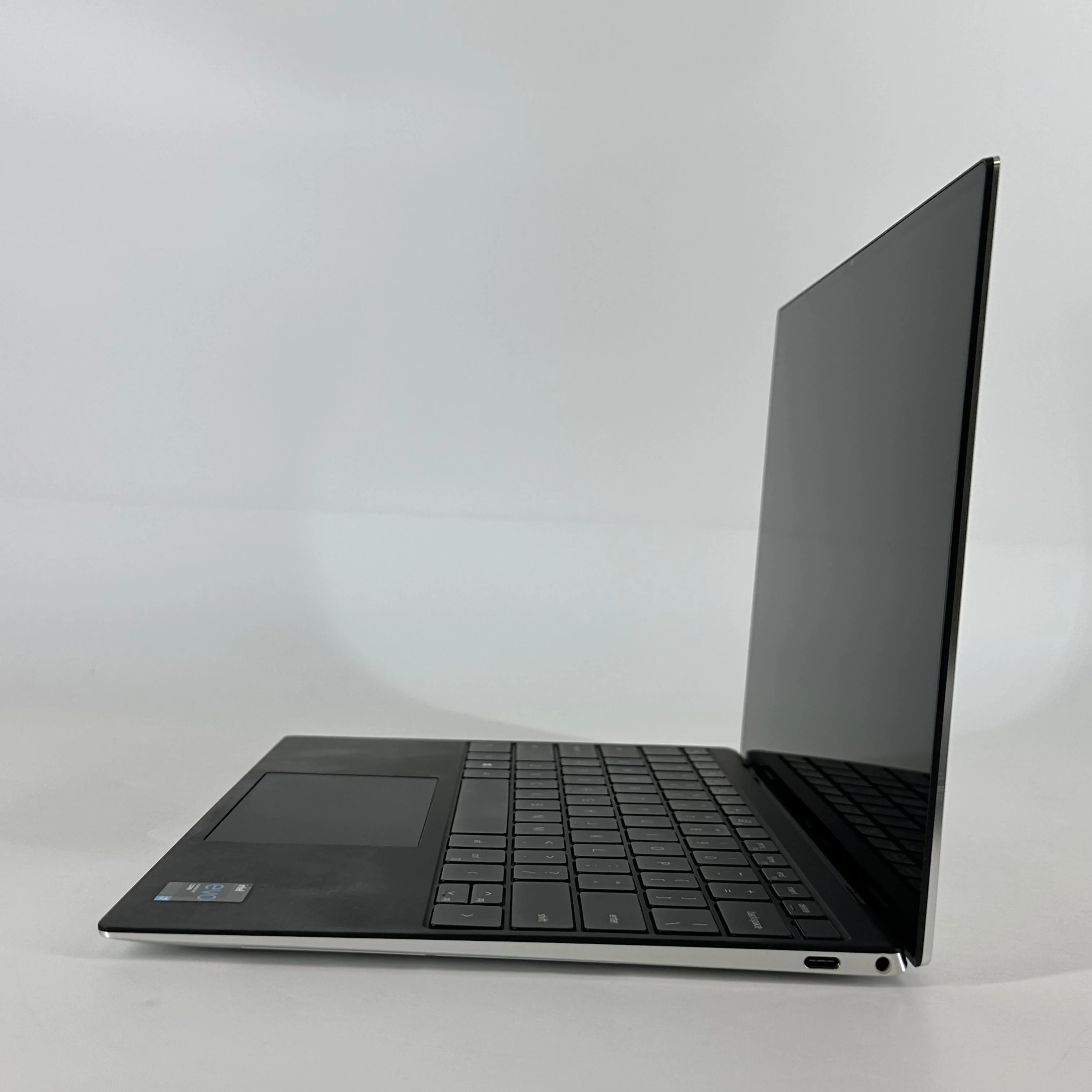 Dell XPS 13 9310 Silver 2.9 GHz Intel Core i7 11th Gen. 16GB RAM 512GB Solid State Drive - Image 4