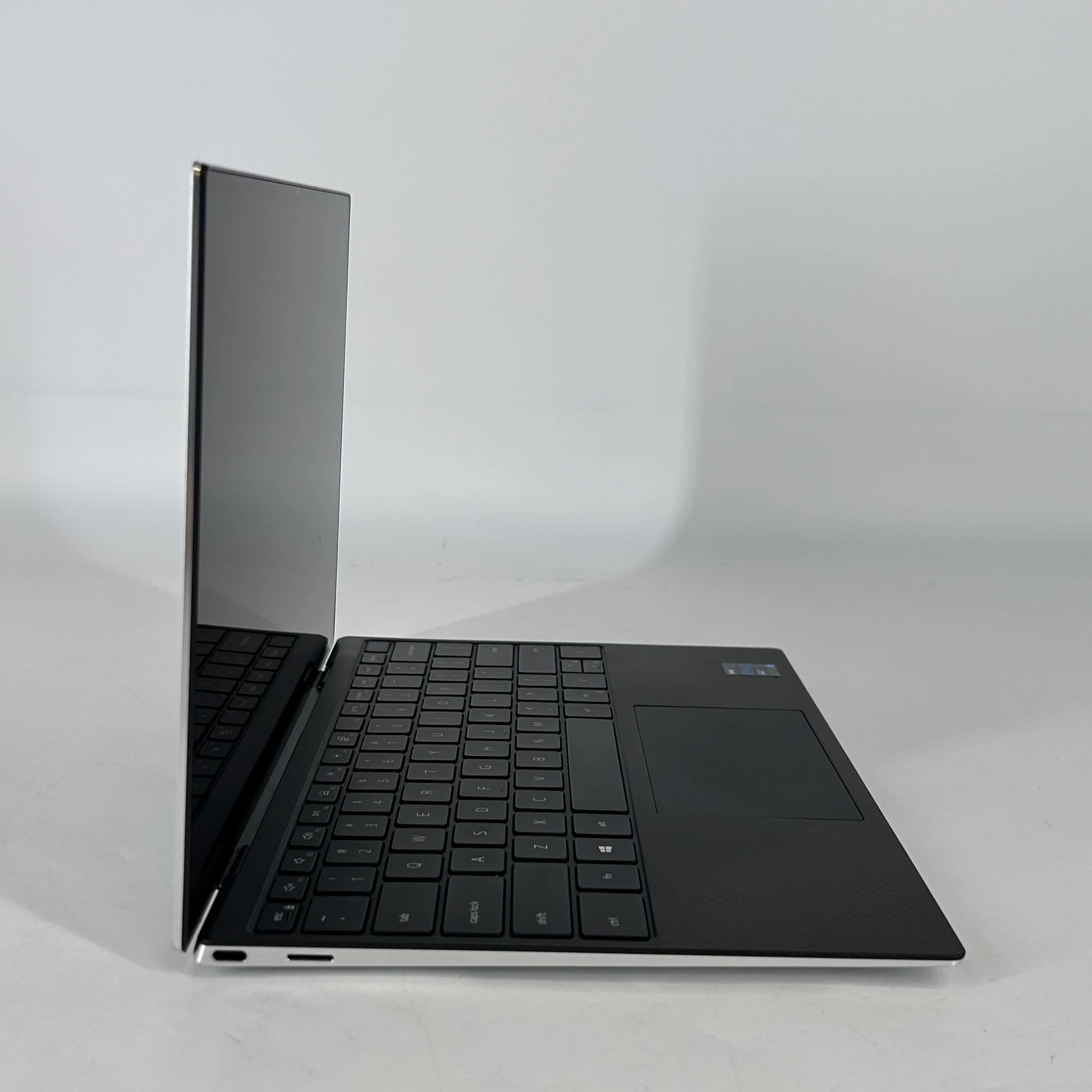 Dell XPS 13 9310 Silver 3.0 GHz Intel Core i7 11th Gen. 16GB RAM 1TB Solid State Drive - Image 3