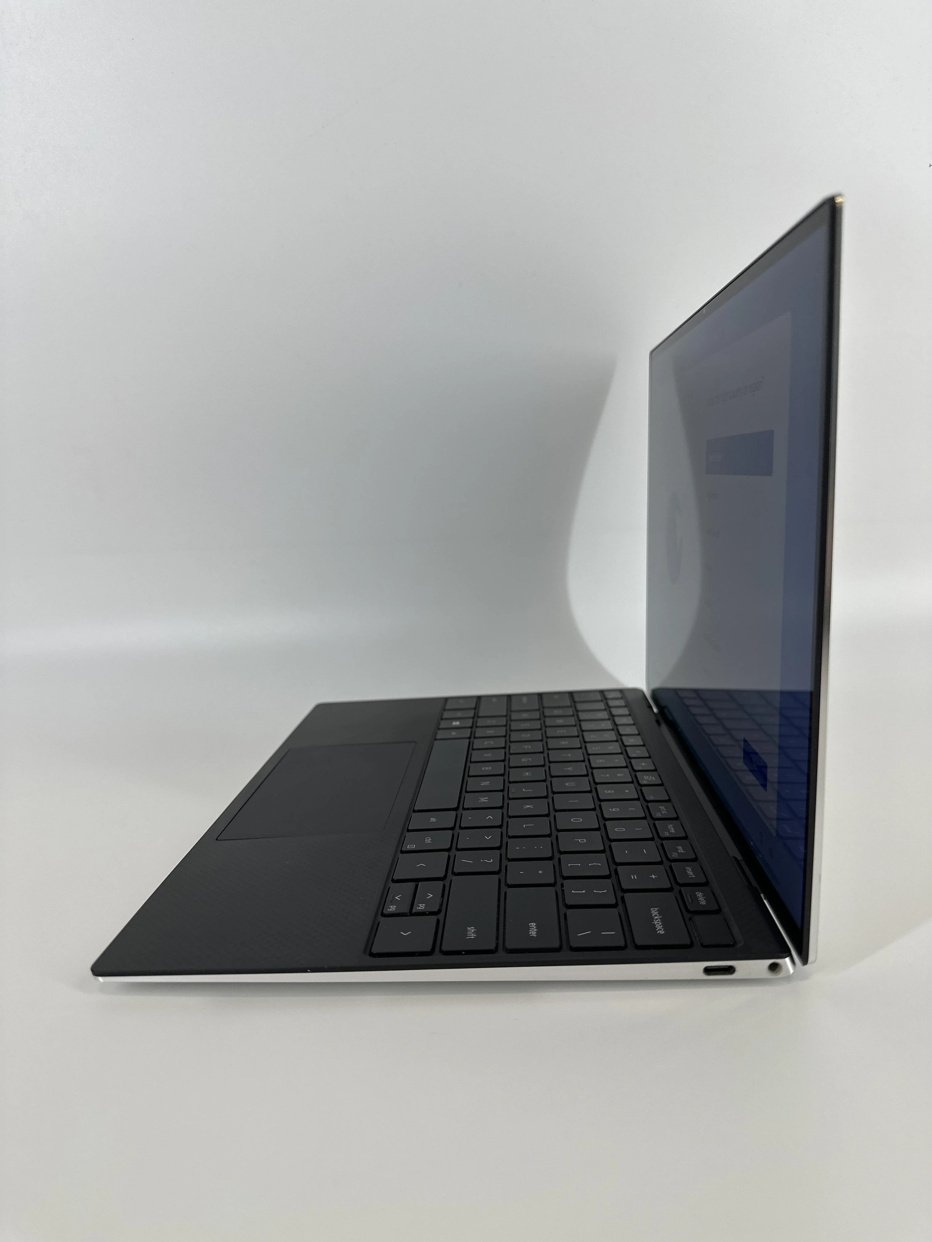 Dell XPS 13 9310 Silver 3.0 GHz Intel Core i7 11th Gen. 32GB RAM 2TB Solid State Drive - Image 3