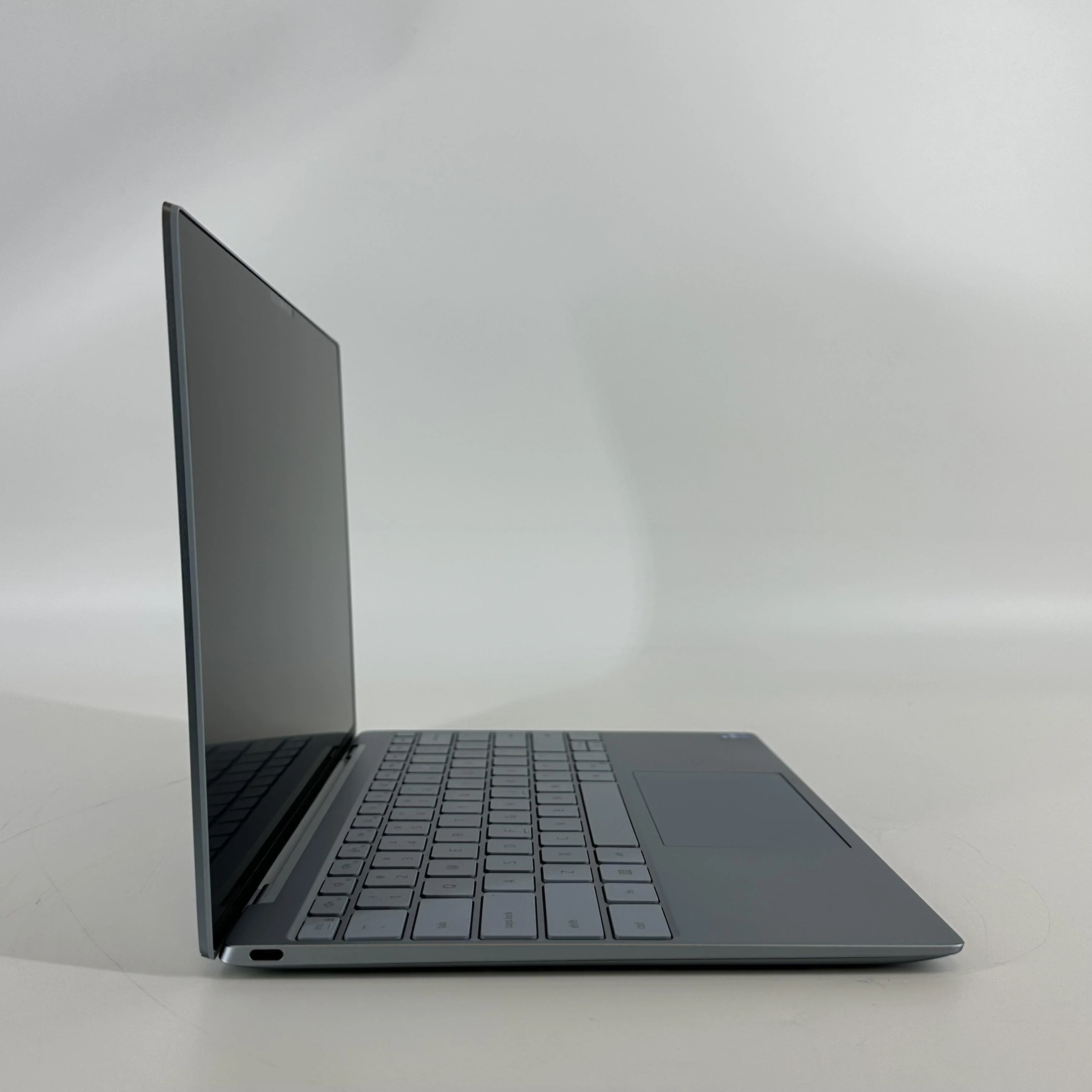 Dell XPS 13 9315 Blue 1.1 GHz Intel Core i7 12th Gen. 32GB RAM 1TB Solid State Drive - Image 3