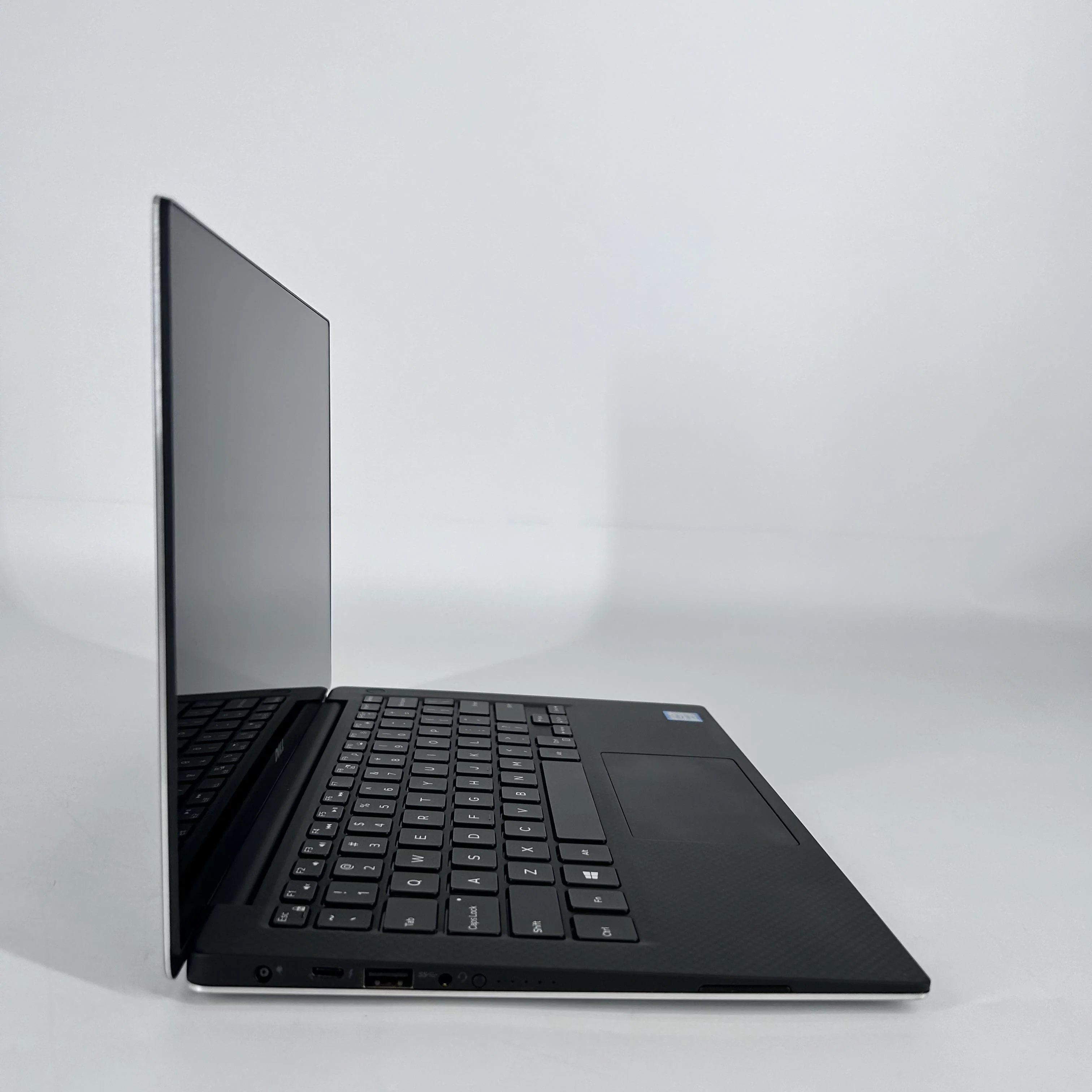 Dell XPS 13 9350 Gray 2.2 GHz Intel Core i7 6th Gen. 16GB RAM 512GB Solid State Drive - Image 3