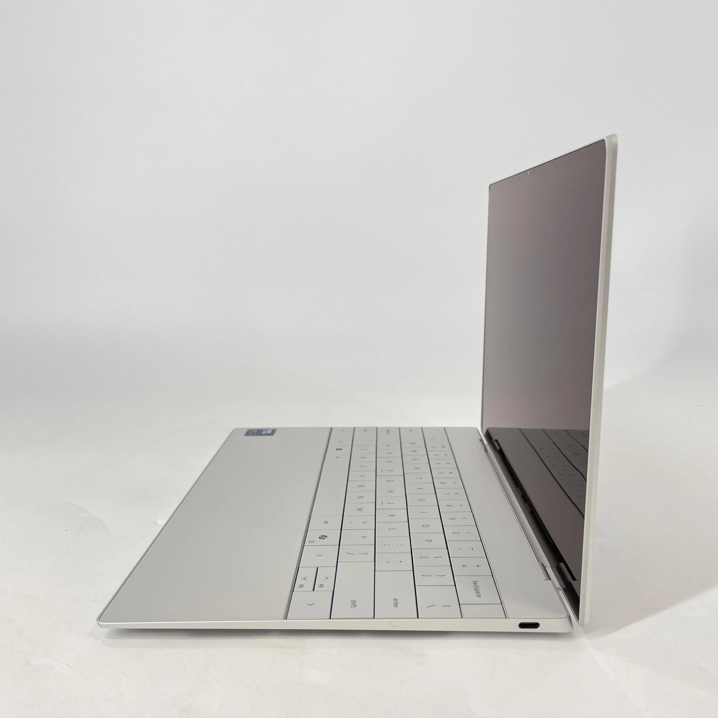 Dell XPS 13 9350 Gray 2.2 GHz Intel Core Ultra 7 Series 2 32GB RAM 1TB Solid State Drive - Image 4