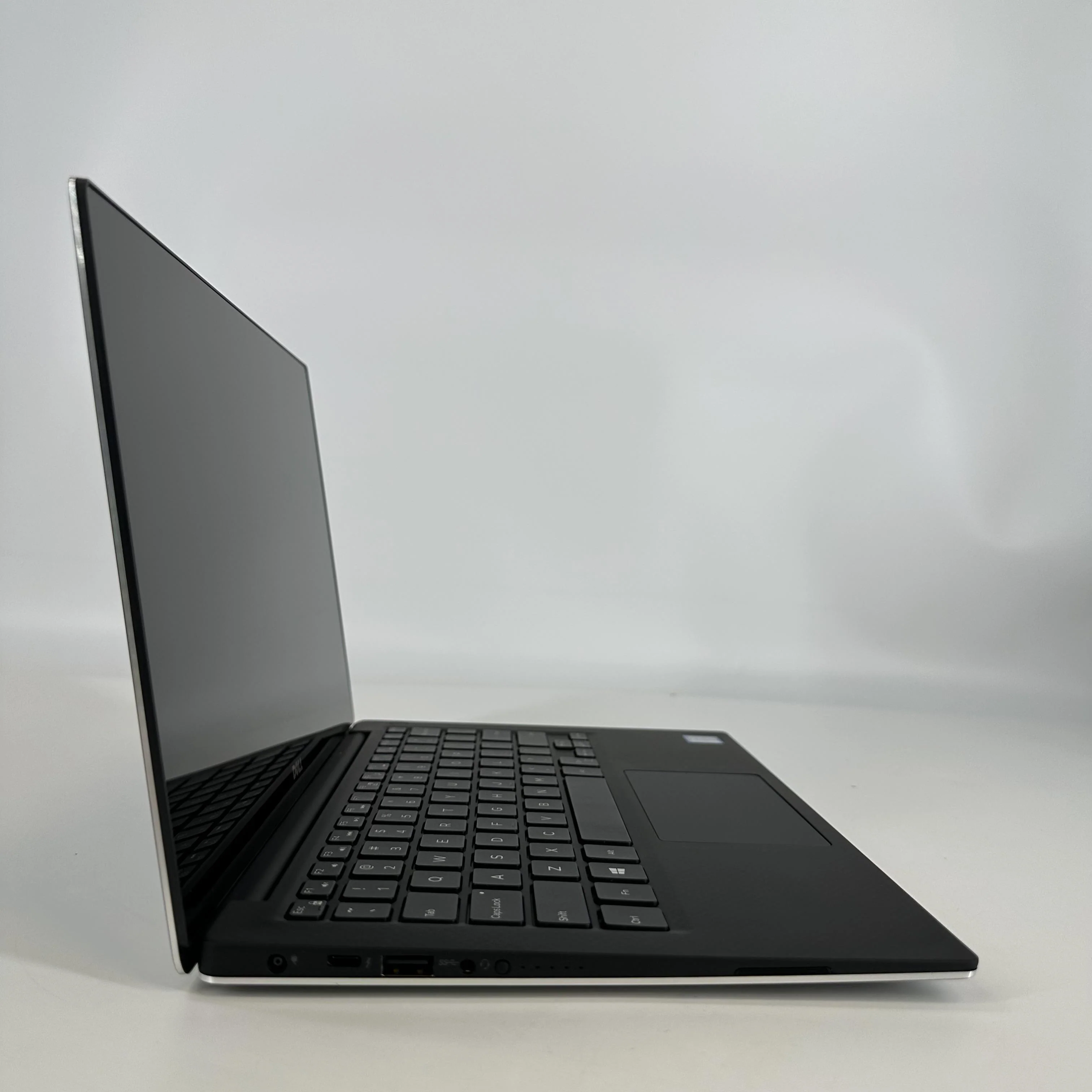 Dell XPS 13 9360 Gray 2.5 GHz Intel Core i7 7th Gen. 16GB RAM 512GB Solid State Drive - Image 3