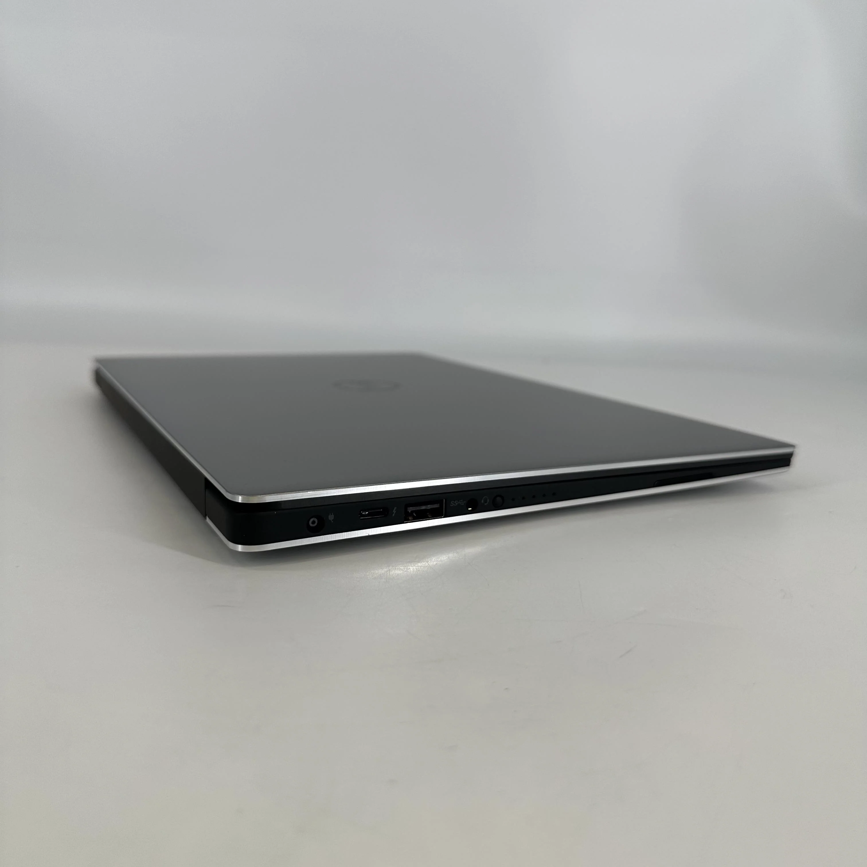 Dell XPS 13 9360 Gray 2.5 GHz Intel Core i7 7th Gen. 16GB RAM 512GB Solid State Drive - Image 7