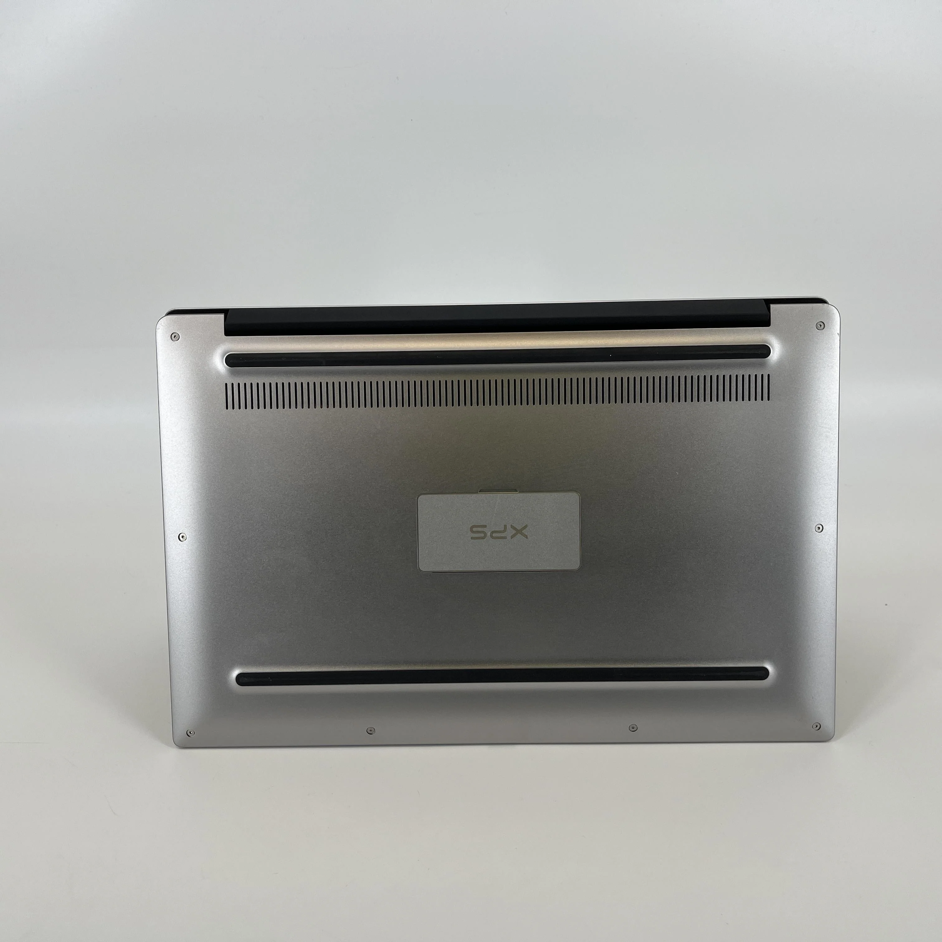 Dell XPS 13 9360 Silver 1.8 GHz Intel Core i7 8th Gen. 16GB RAM 512GB Solid State Drive - Image 6