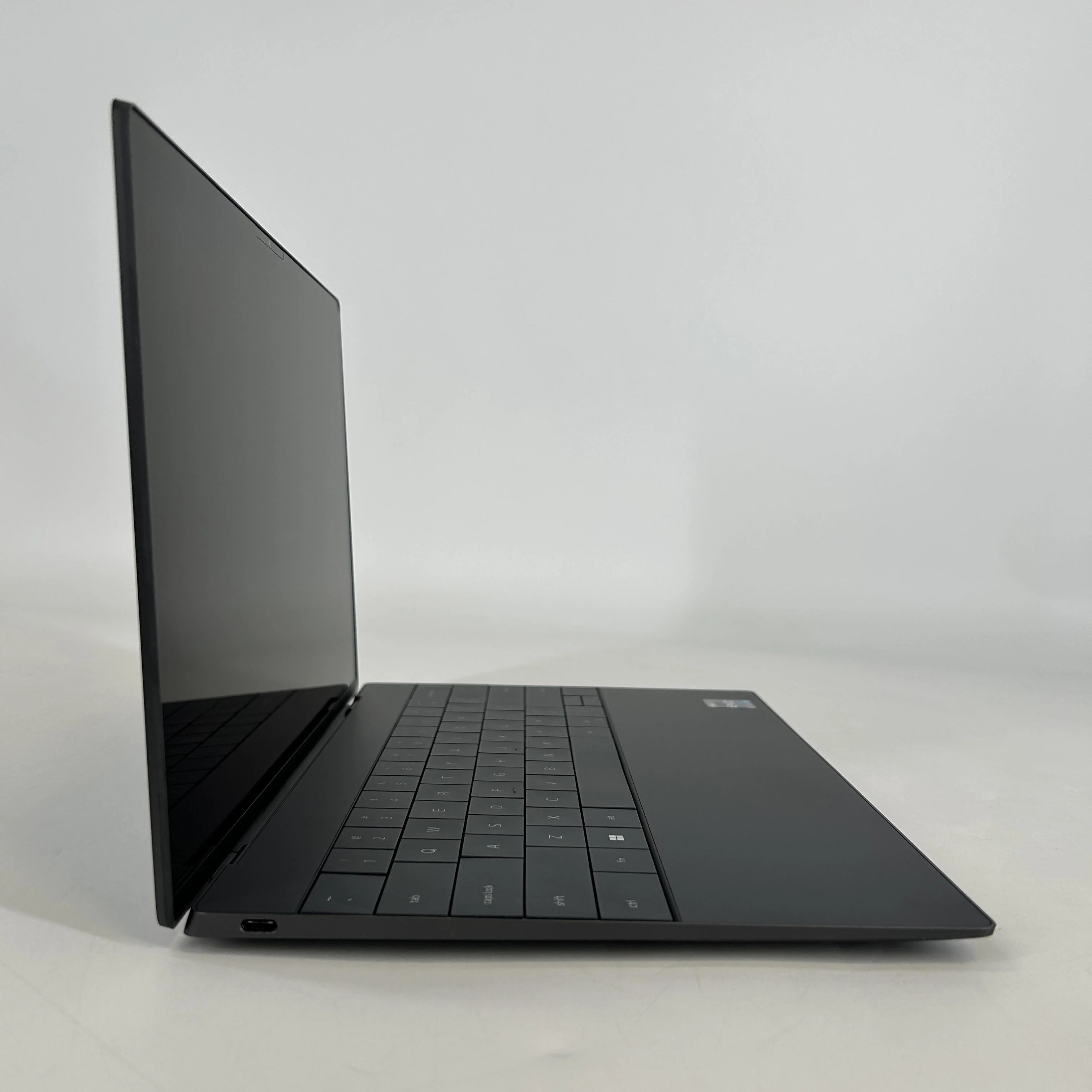 Dell XPS 13 Plus 9320 Blue 1.8 GHz Intel Core i7 12th Gen. 32GB RAM 2TB Solid State Drive - Image 3