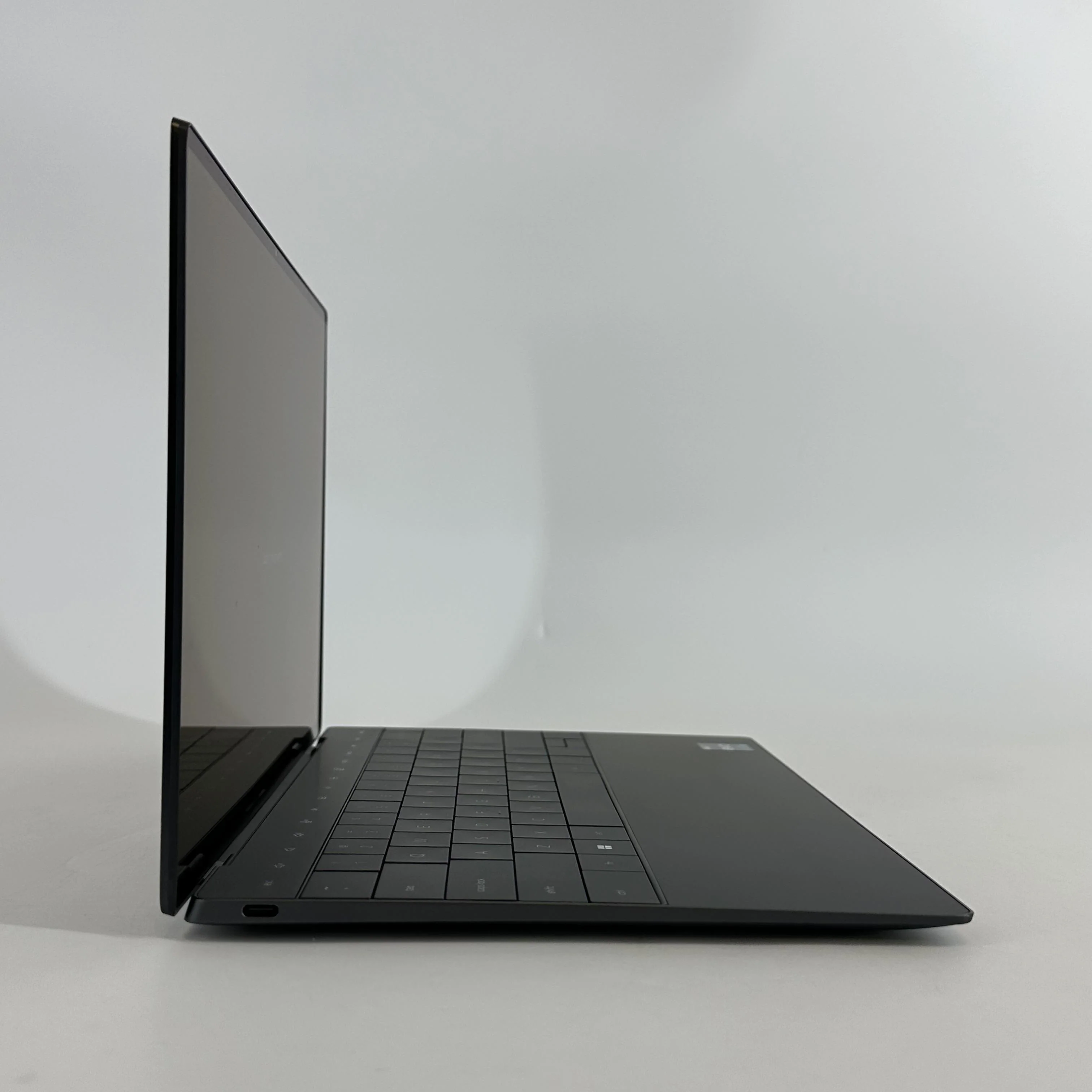 Dell XPS 13 Plus 9320 Gray 2.2 GHz Intel Core i7 13th Gen. 32GB RAM 1TB Solid State Drive - Image 11