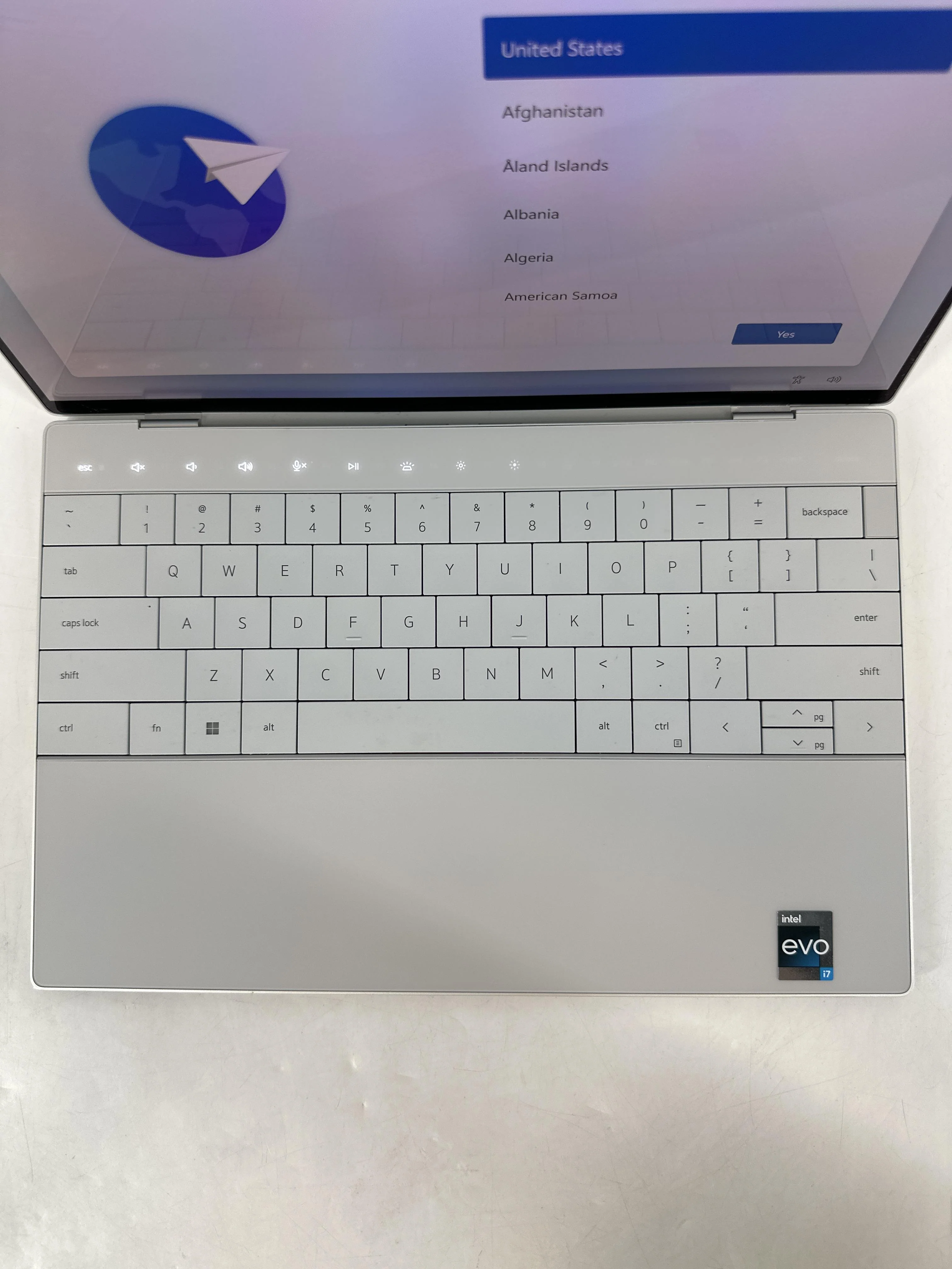 Dell XPS 13 Plus 9320 Silver 2.1 GHz Intel Core i7 12th Gen. 16GB RAM 512GB Solid State Drive - Image 2