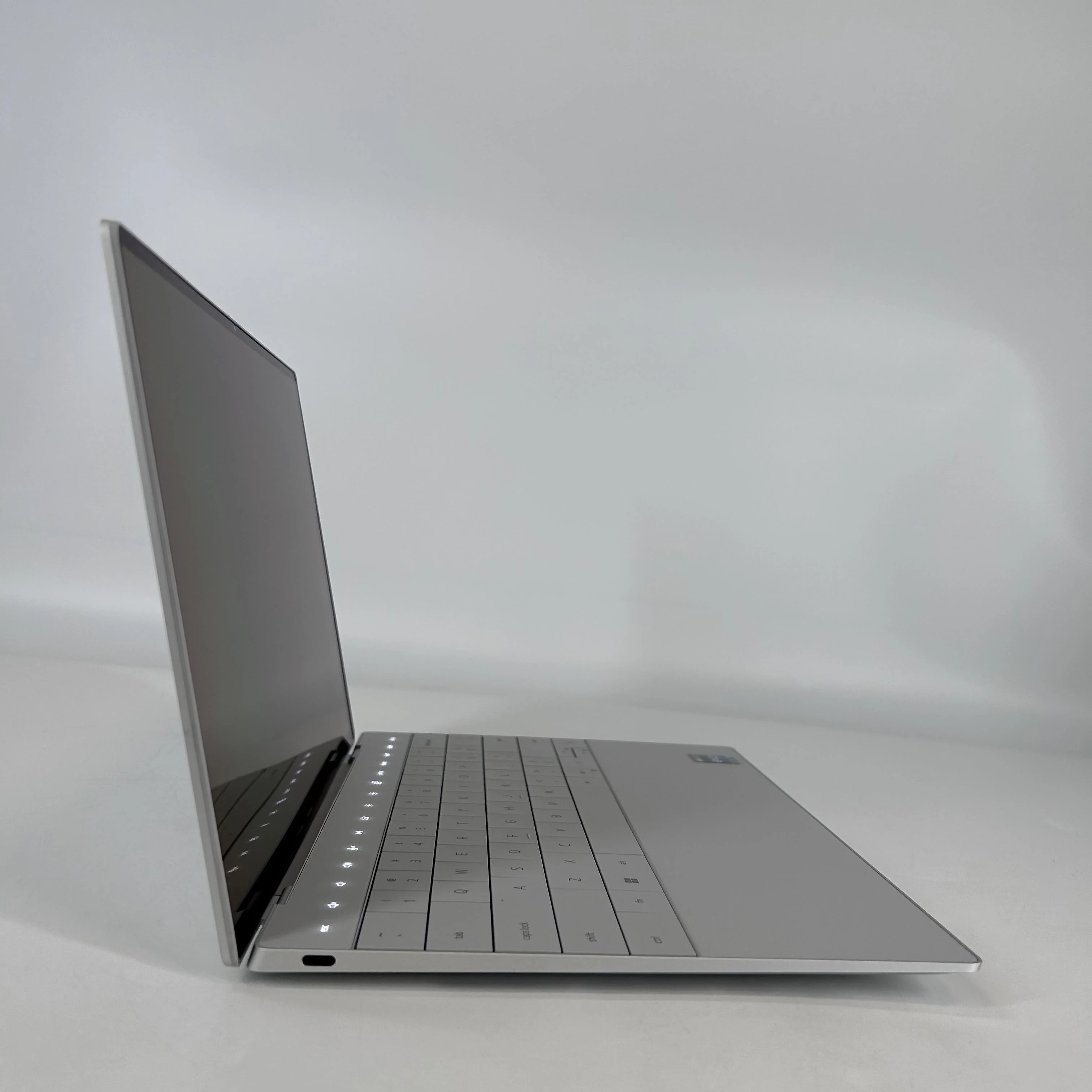 Dell XPS 13 Plus 9320 Silver 2.2 GHz Intel Core i7 13th Gen. 16GB RAM 512GB Solid State Drive - Image 3