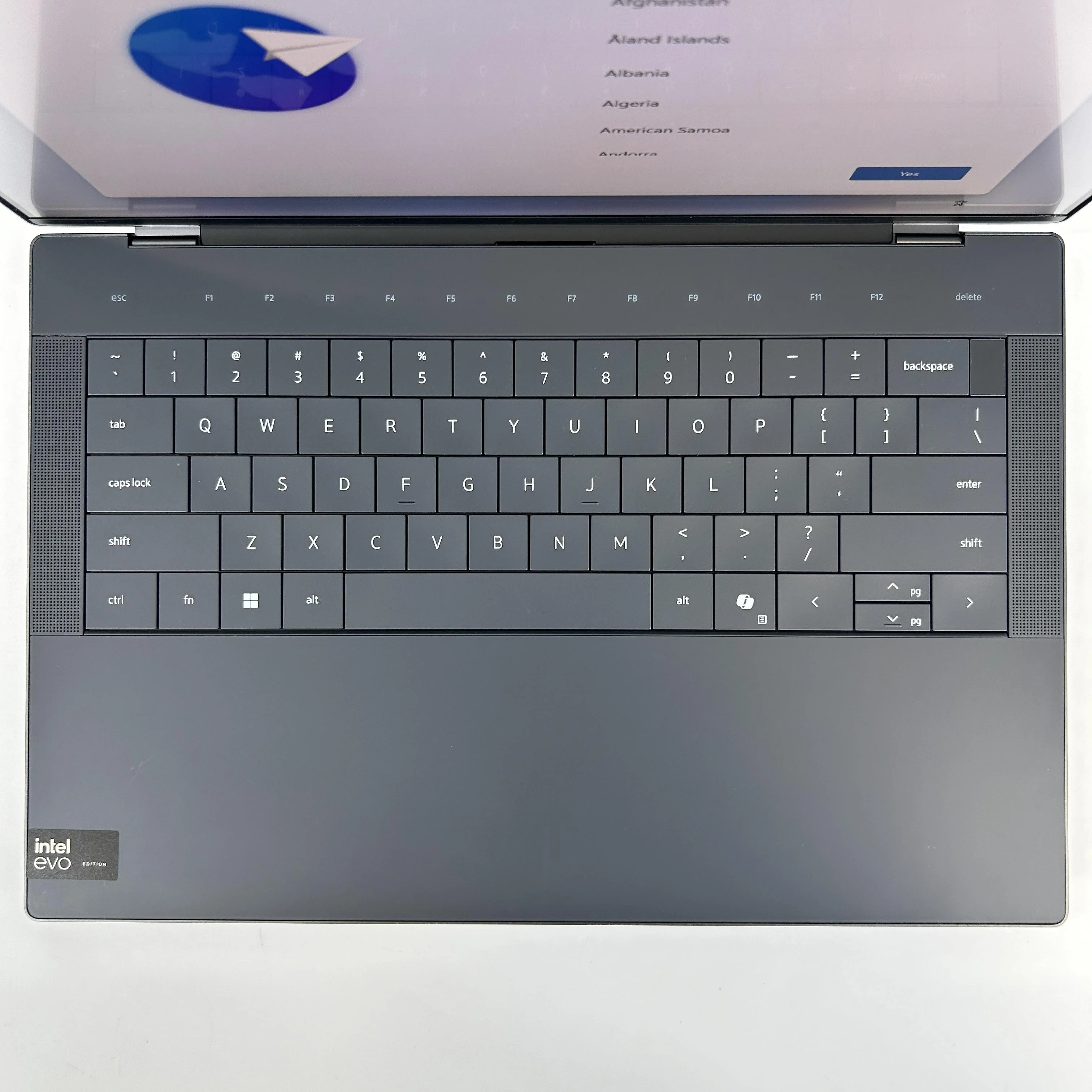 Dell XPS 14 9440 Graphite 1.4 GHz Intel Core Ultra 7 32GB RAM 1TB Solid State Drive NVIDIA GeForce RTX 4050 6 GB - Image 2