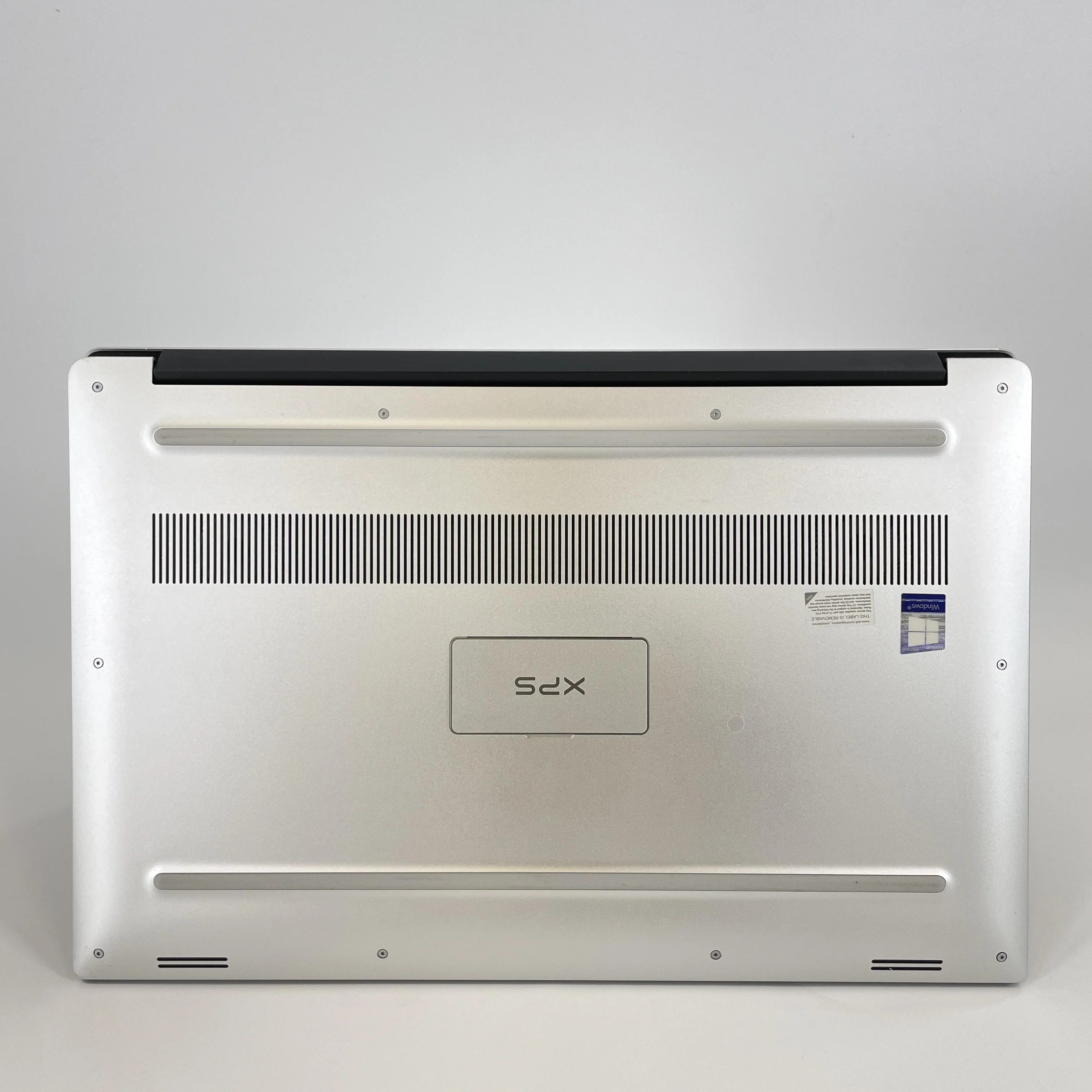 Dell XPS 15 7590 Silver 2.4 GHz Intel Core i9 9th Gen. 32GB RAM 1TB Solid State Drive - Image 5