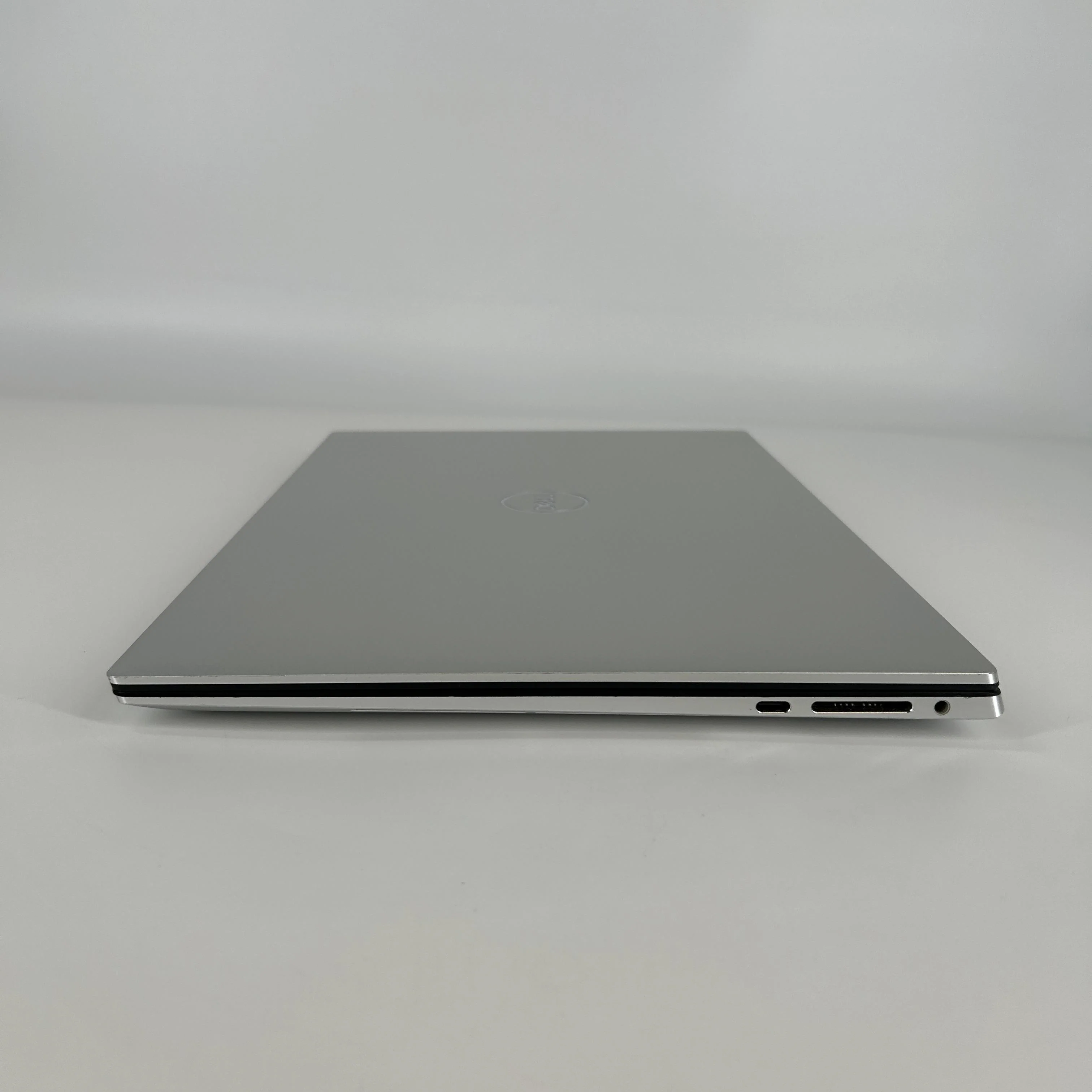 Dell XPS 15 9510 Silver 2.3 GHz Intel Core i7 11th Gen. 16GB RAM 512GB Solid State Drive - Image 7