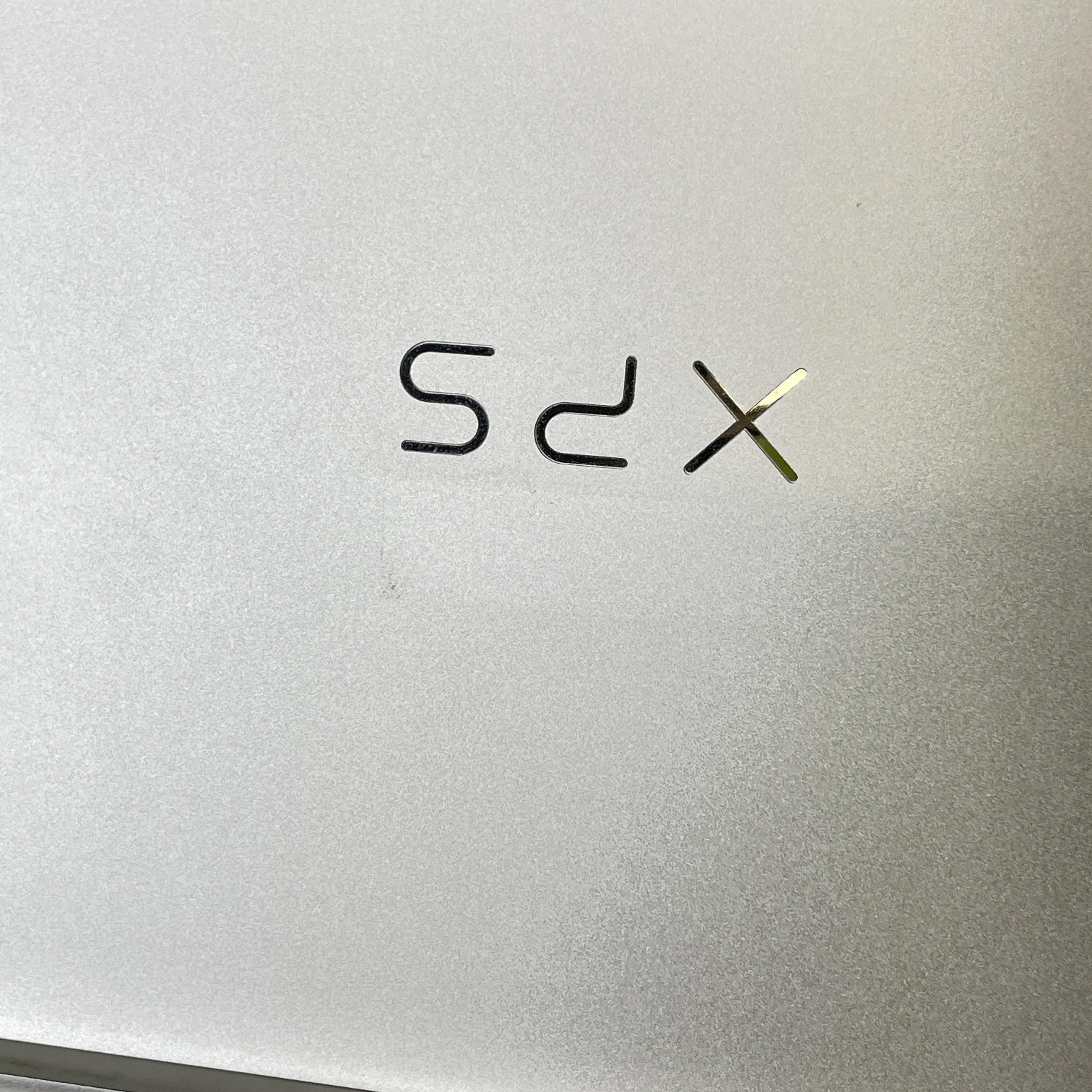 Dell XPS 15 9520 Silver 2.3 GHz Intel Core i7 12th Gen. 16GB RAM 512GB Solid State Drive - Image 11