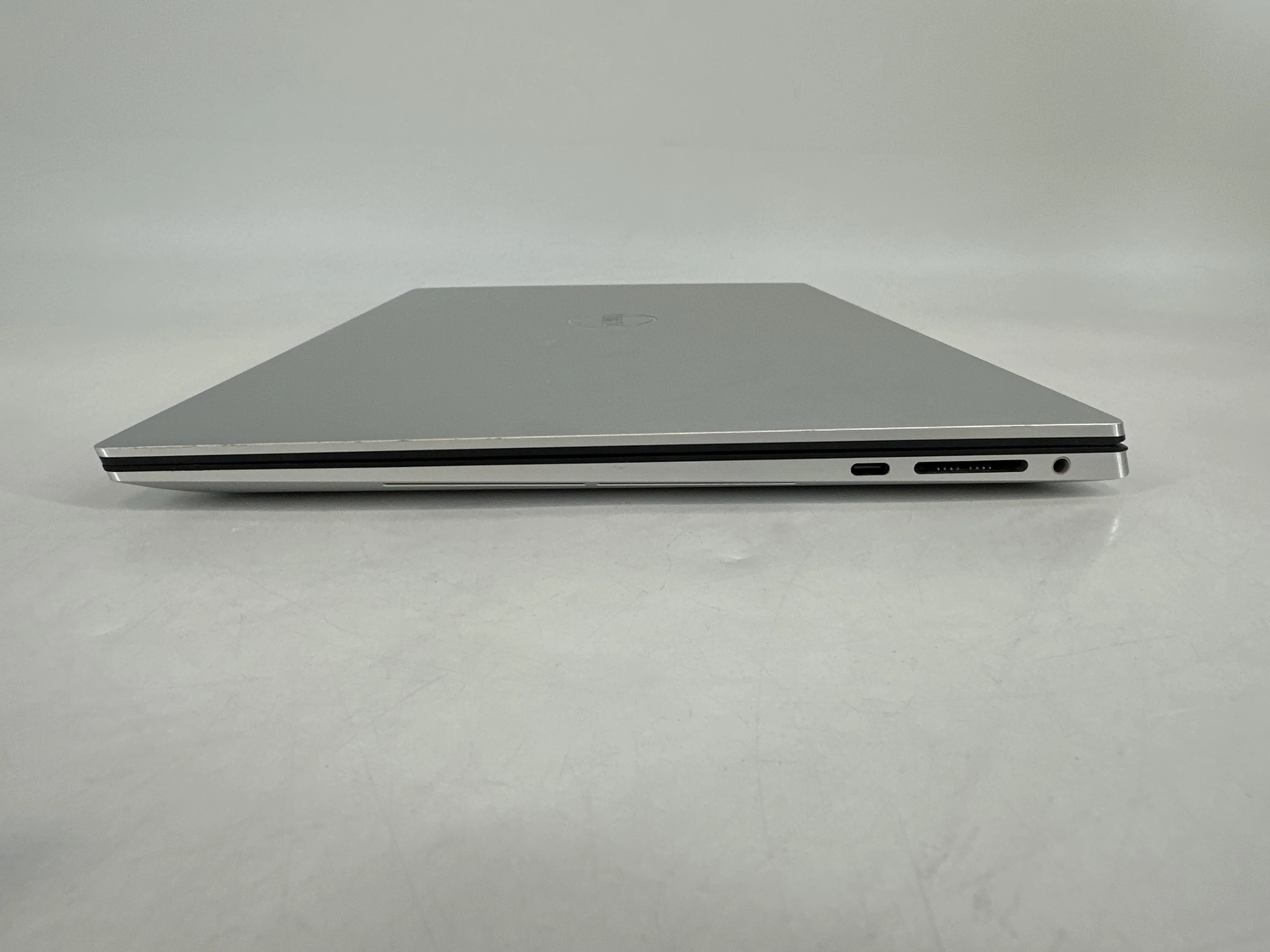 Dell XPS 15 9520 Silver 2.3 GHz Intel Core i7 12th Gen. 32GB RAM 1TB Solid State Drive NVIDIA GeForce RTX 3050 4 GB - Image 8