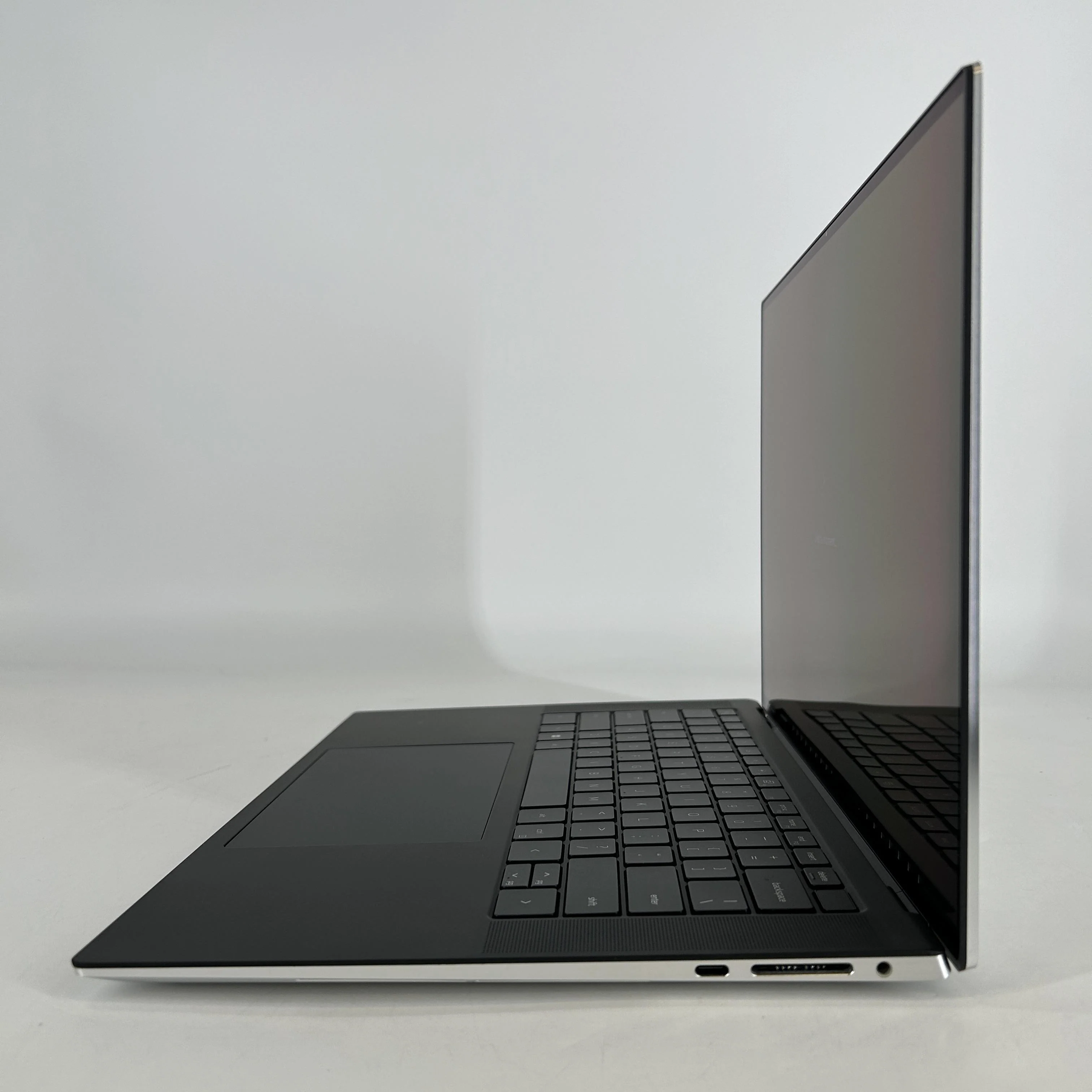 Dell XPS 15 9530 Gray 2.6 GHz Intel Core i9 13th Gen. 16GB RAM 1TB Solid State Drive 1TB Solid State Drive NVIDIA GeForce RTX 4060 8 GB - Image 6