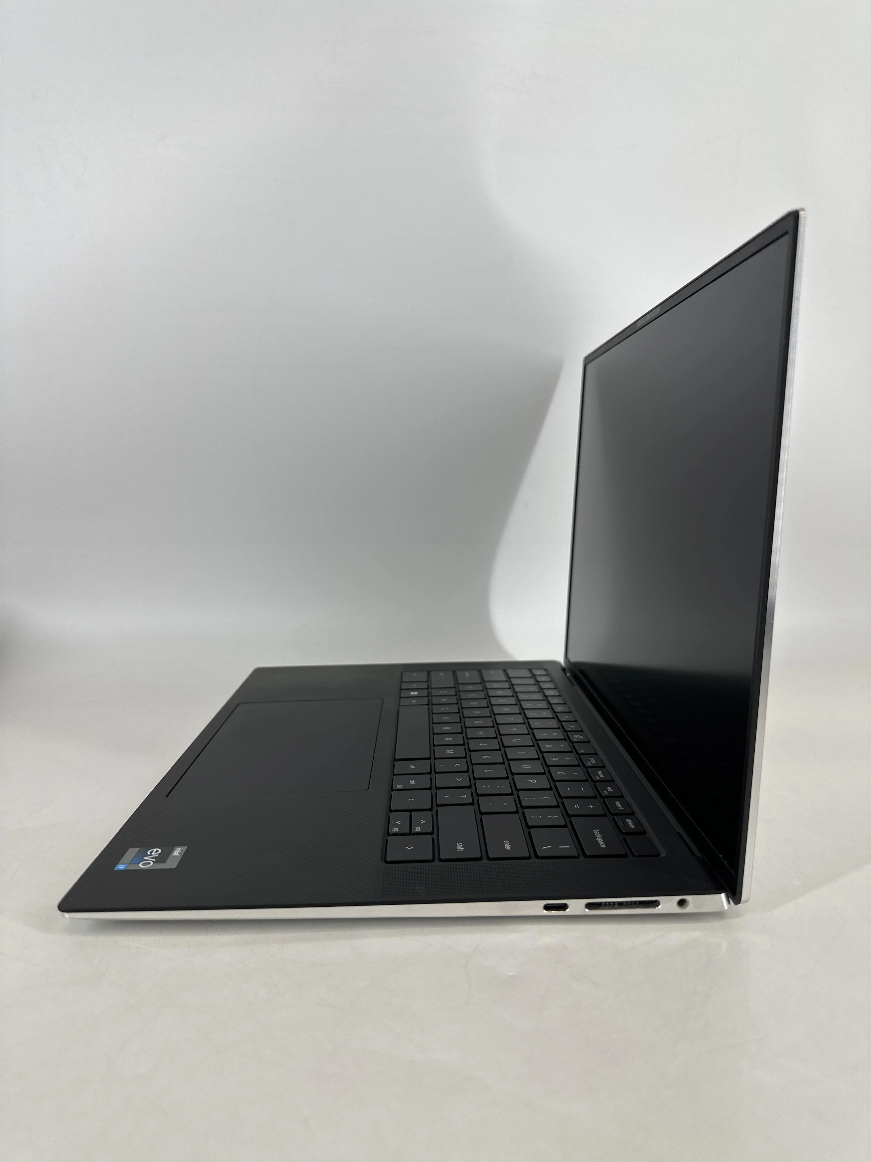 Dell XPS 15 9530 Silver 2.4 GHz Intel Core i7 13th Gen. 32GB RAM 1TB Solid State Drive Intel Arc A370M 1 GB - Image 4