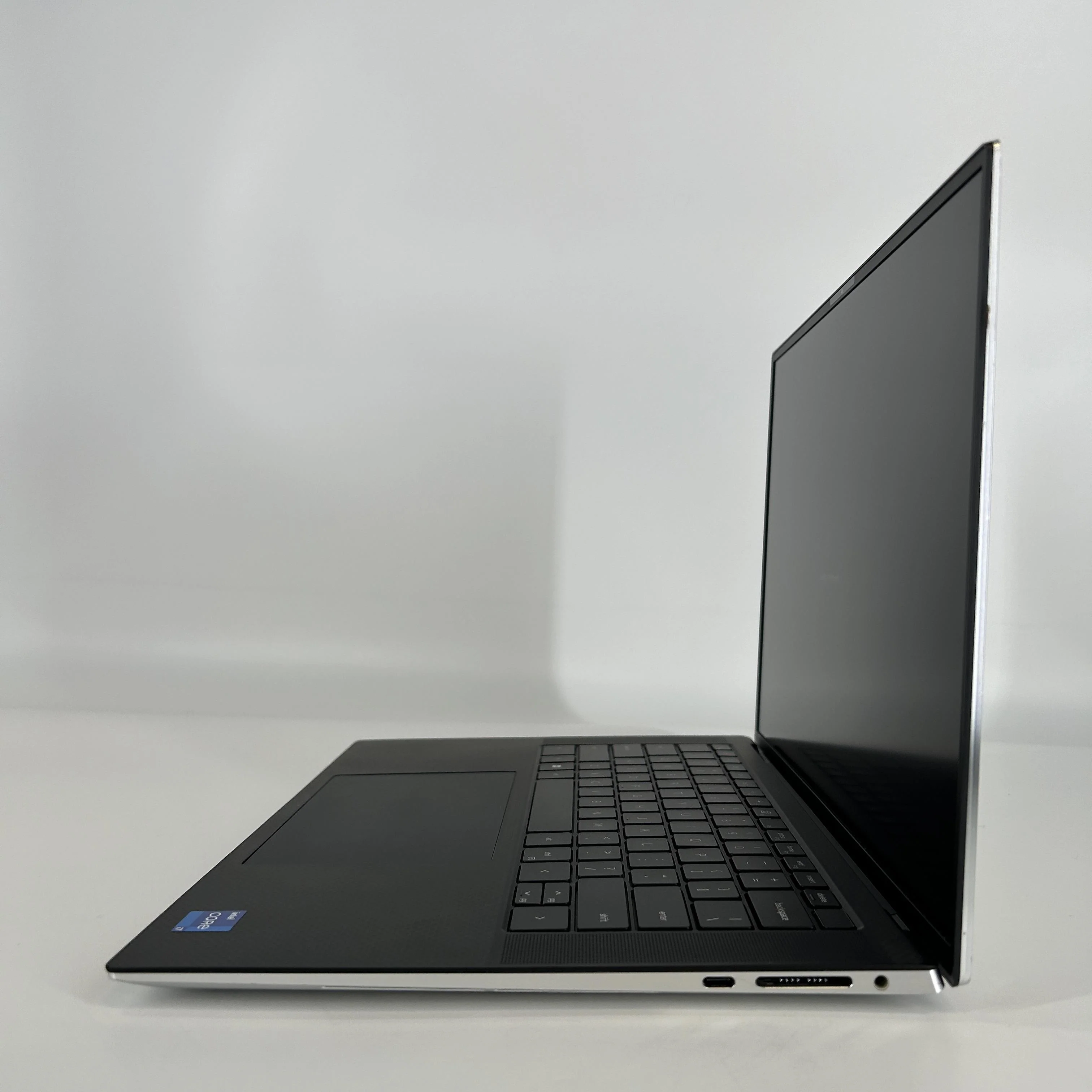 Dell XPS 15 9530 Silver 2.4 GHz Intel Core i7 13th Gen. 32GB RAM 1TB Solid State Drive Intel Arc A370M 4 GB - Image 4