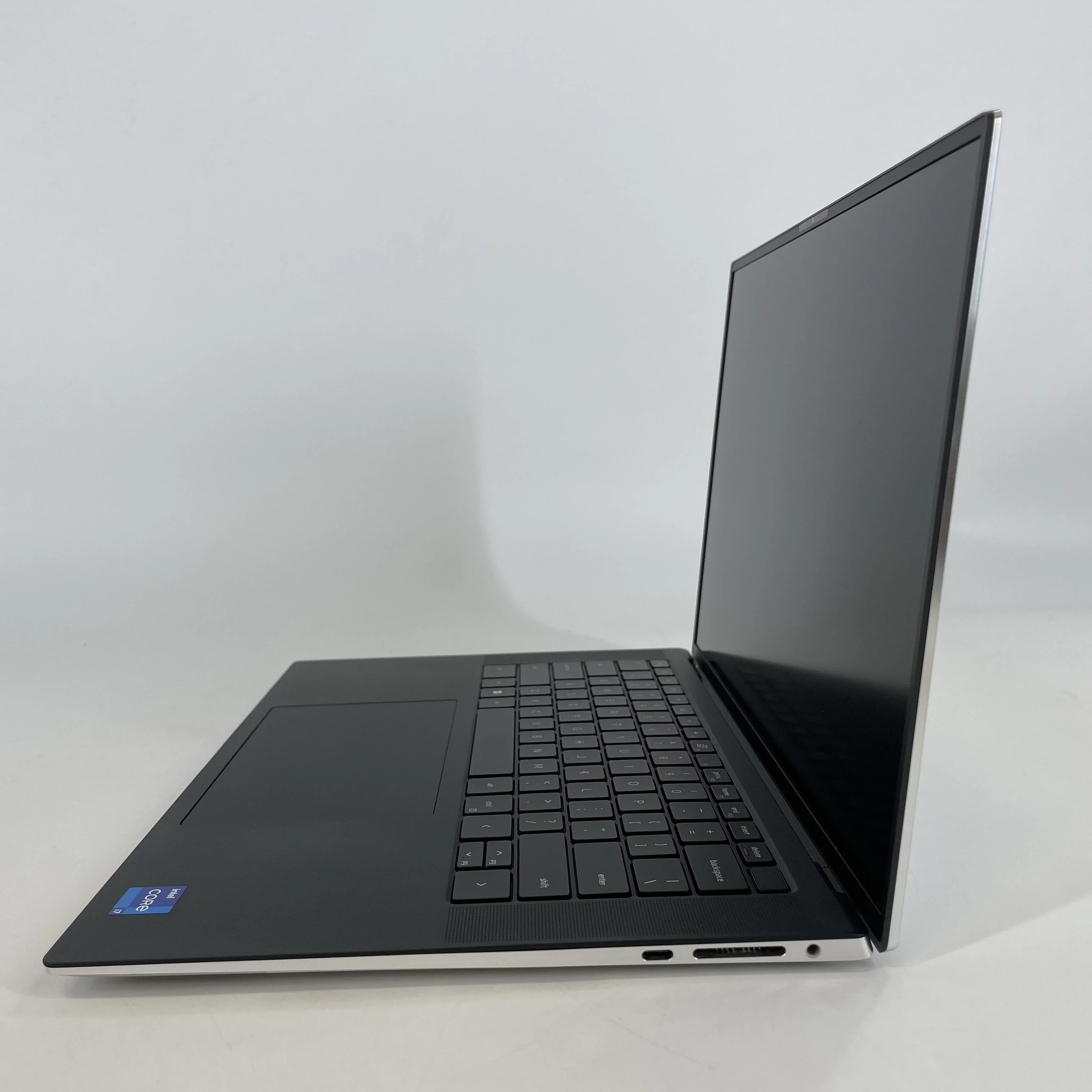 Dell XPS 15 9530 Silver 2.4 GHz Intel Core i7 13th Gen. 40GB RAM 1TB Solid State Drive - Image 4
