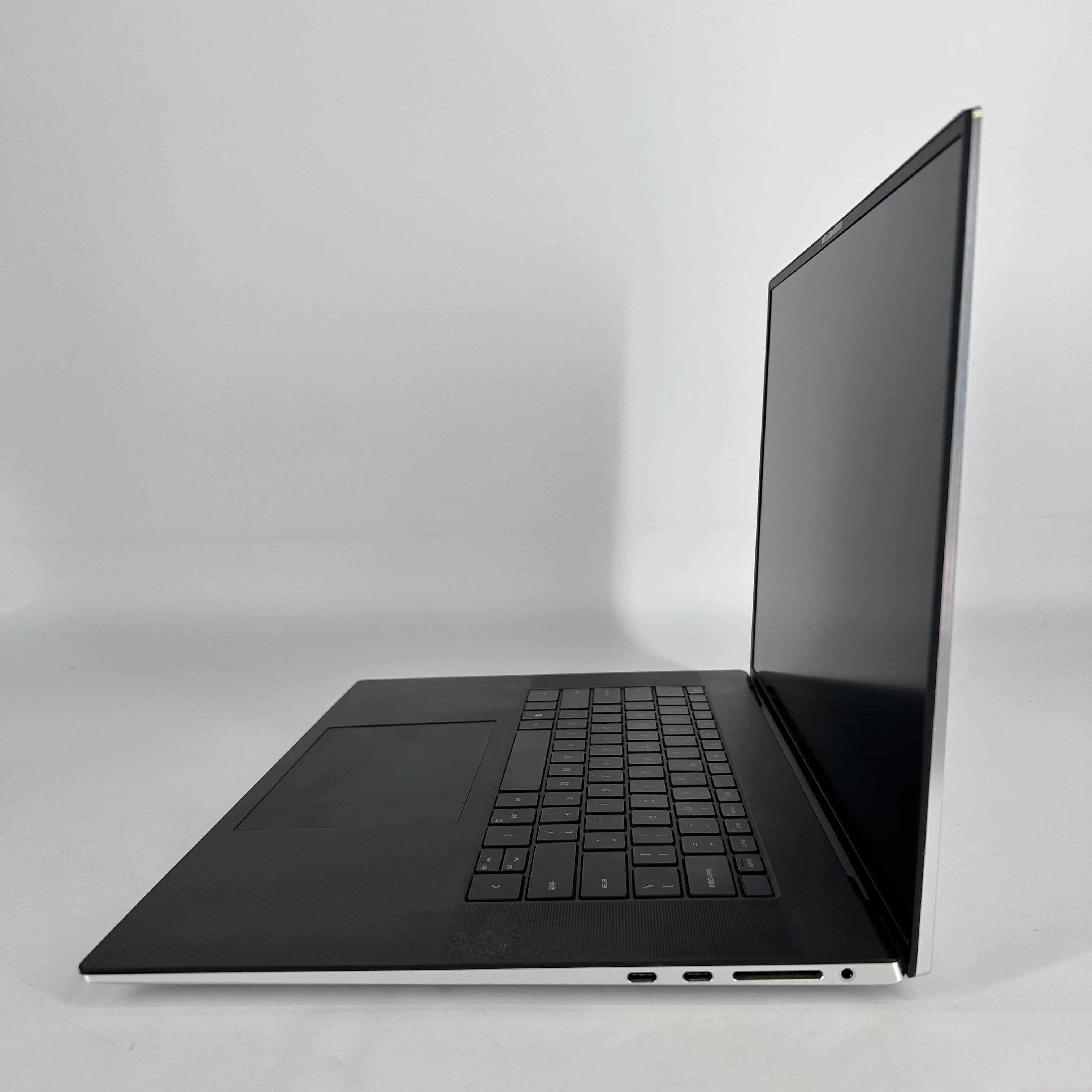 Dell XPS 17 9700 Silver 2.5 GHz Intel Core i5 10th Gen. 16GB RAM 1TB Solid State Drive - Image 4