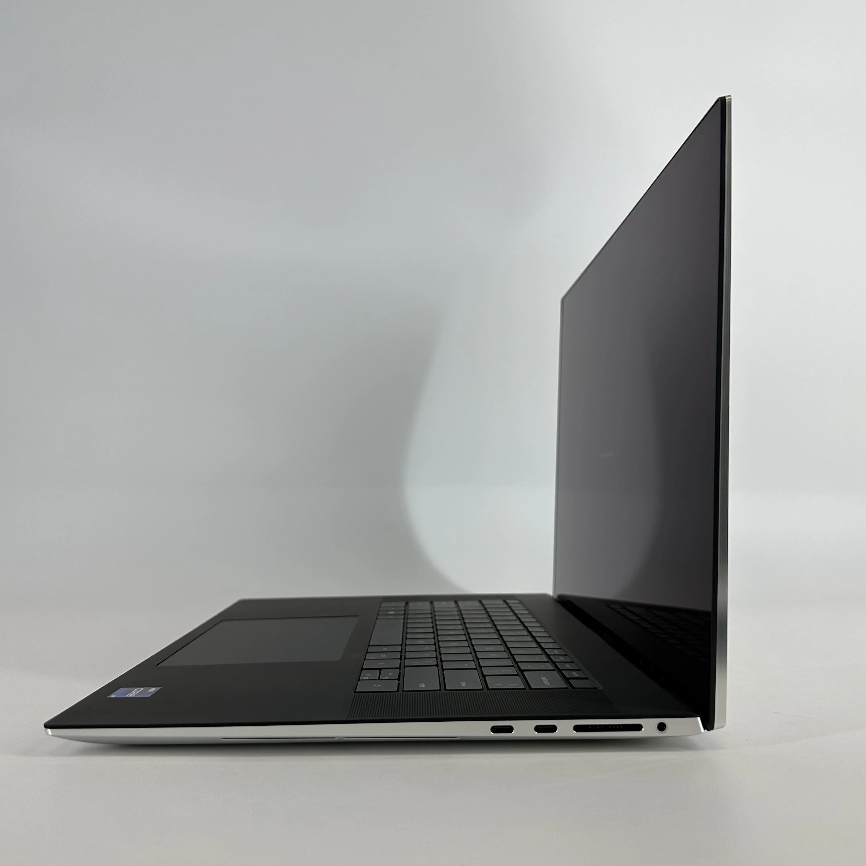 Dell XPS 17 9710 Silver 2.5 GHz Intel Core i9 11th Gen. 64GB RAM 1TB Solid State Drive NVIDIA GeForce RTX 3060 6 GB - Image 4