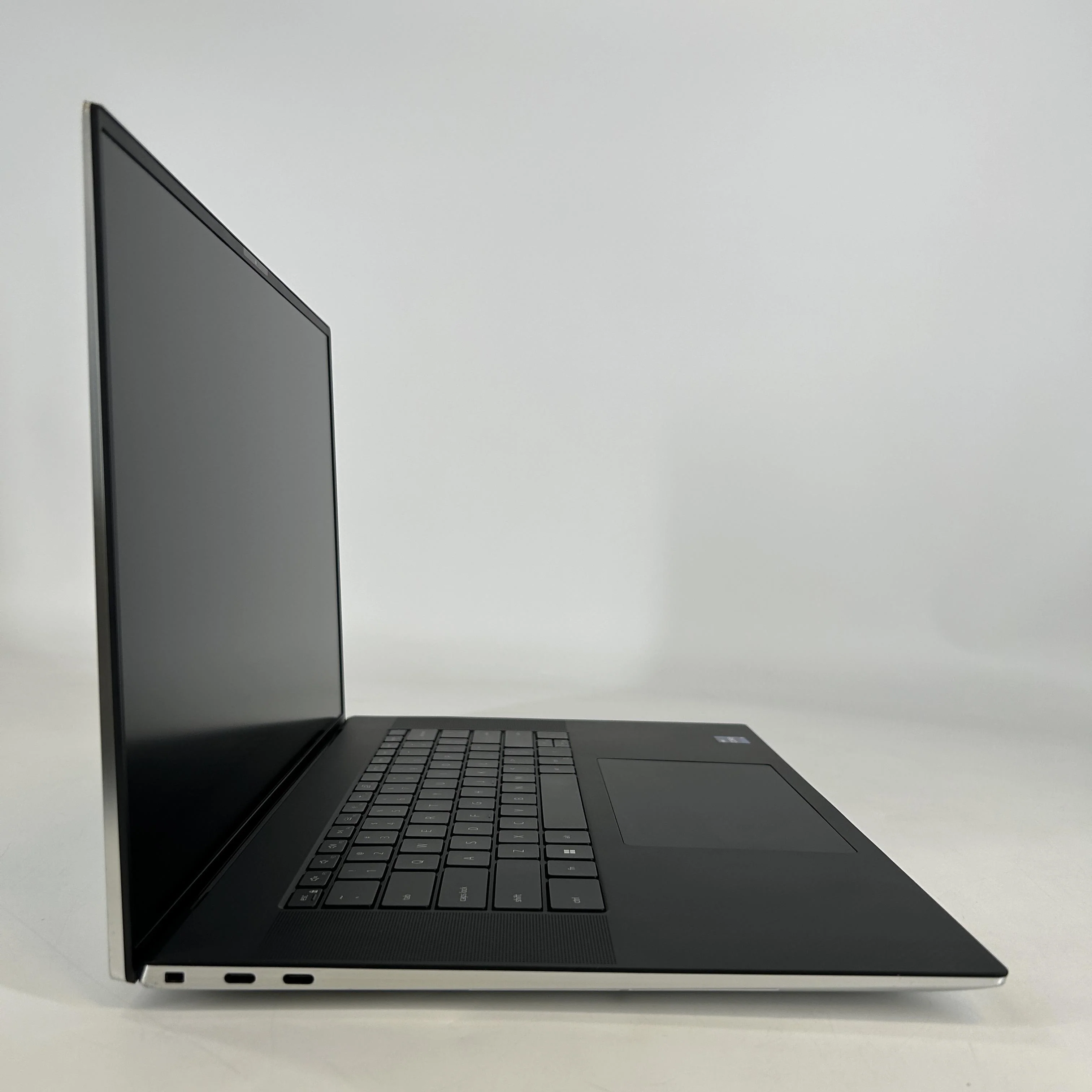 Dell XPS 17 9730 Silver 2.6 GHz Intel Core i9 13th Gen. 48GB RAM 1TB Solid State Drive NVIDIA GeForce RTX 4080 12 GB - Image 3