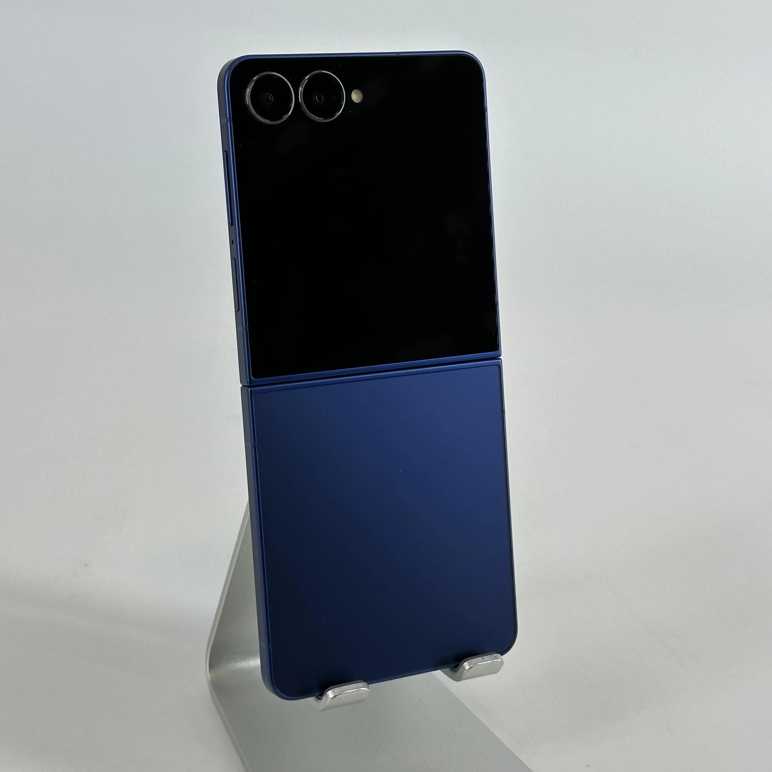 Galaxy Z Flip7 12GB RAM 256GB Blue (Spectrum) - Image 3