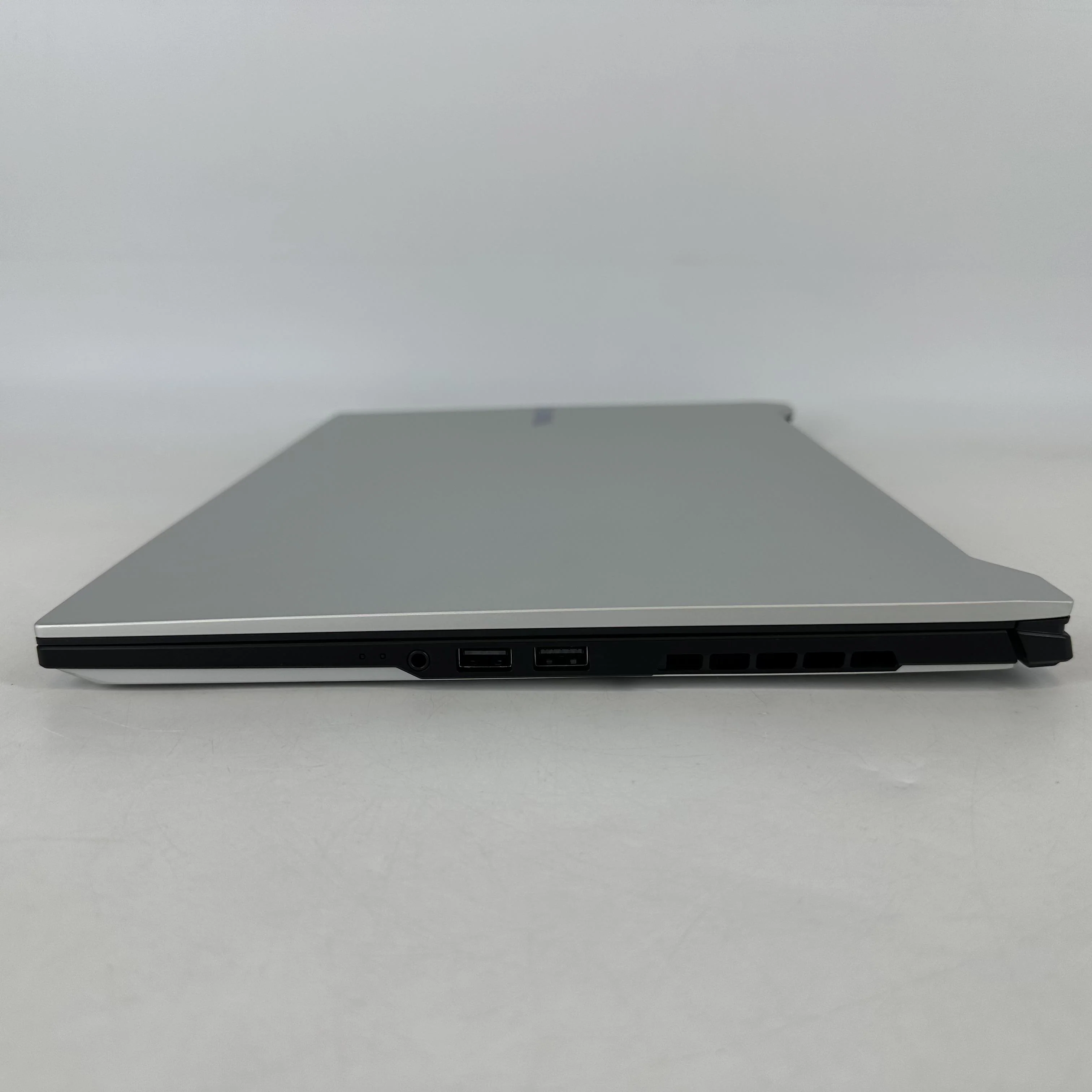 GIGABYTE Other Laptop 16 2024 Black 2.0 GHz AMD Ryzen AI 9 HX 370 32GB RAM 1TB Solid State Drive NVIDIA GeForce RTX 5070 8 GB - Image 10