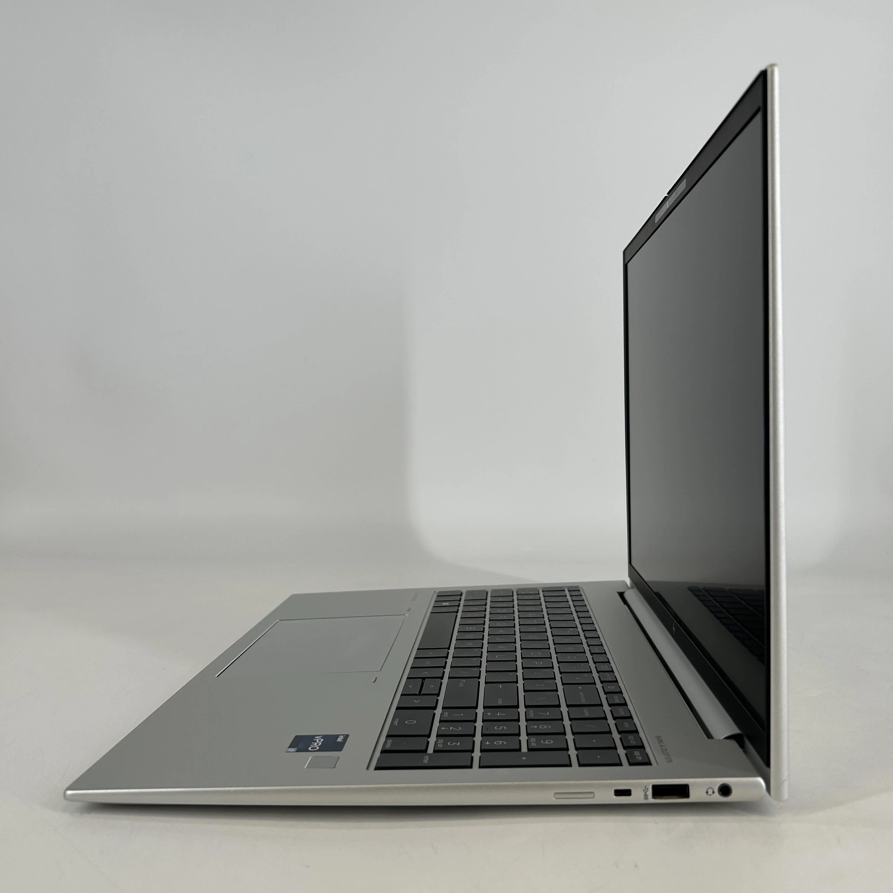 HP Elitebook 860 G9 16 Silver 1.8 GHz Intel Core i7 12th Gen. 32GB RAM 512GB Solid State Drive - Image 4