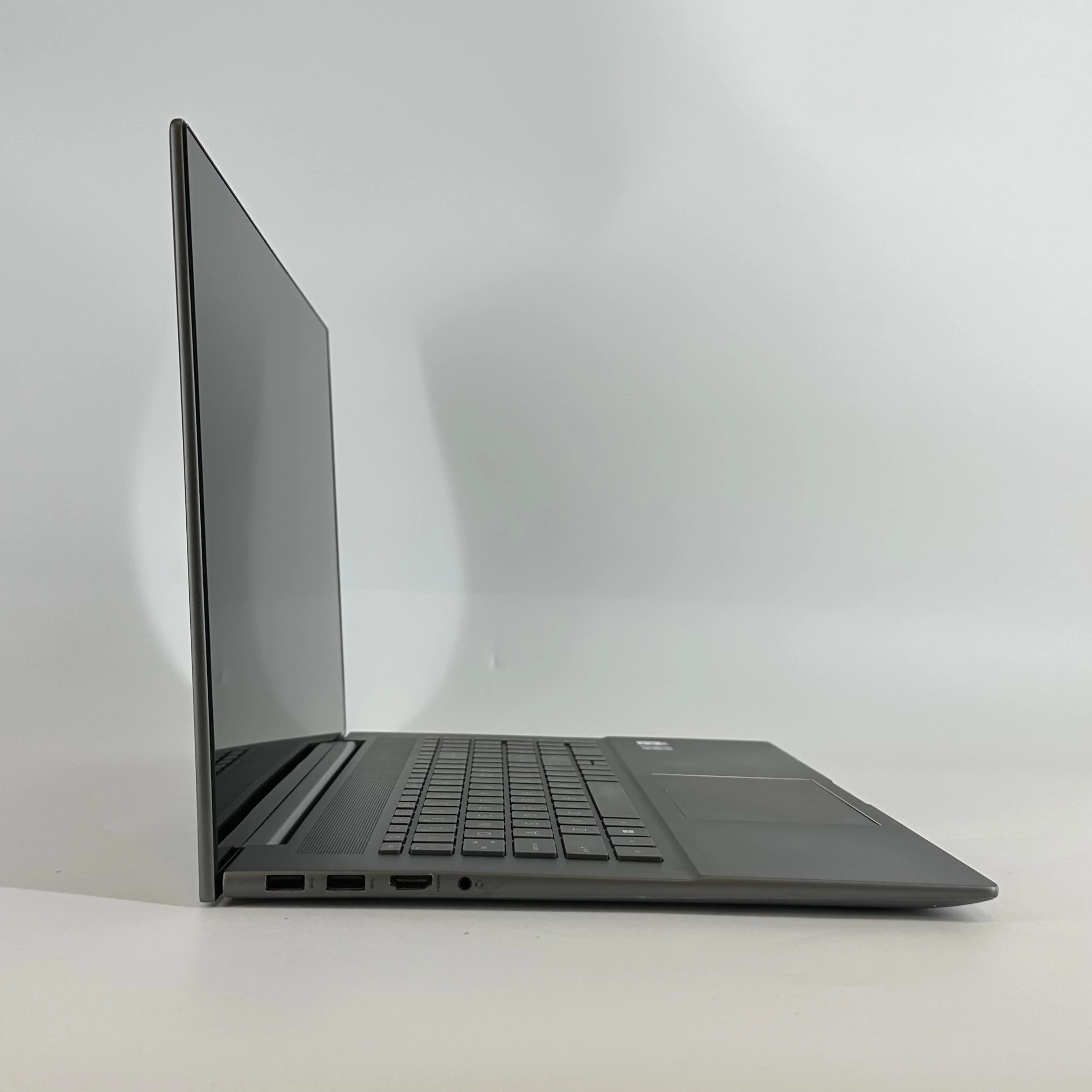 HP Envy 17 Gray 1.7 GHz Intel Core i7 13th Gen. 64GB RAM 2TB Solid State Drive - Image 4