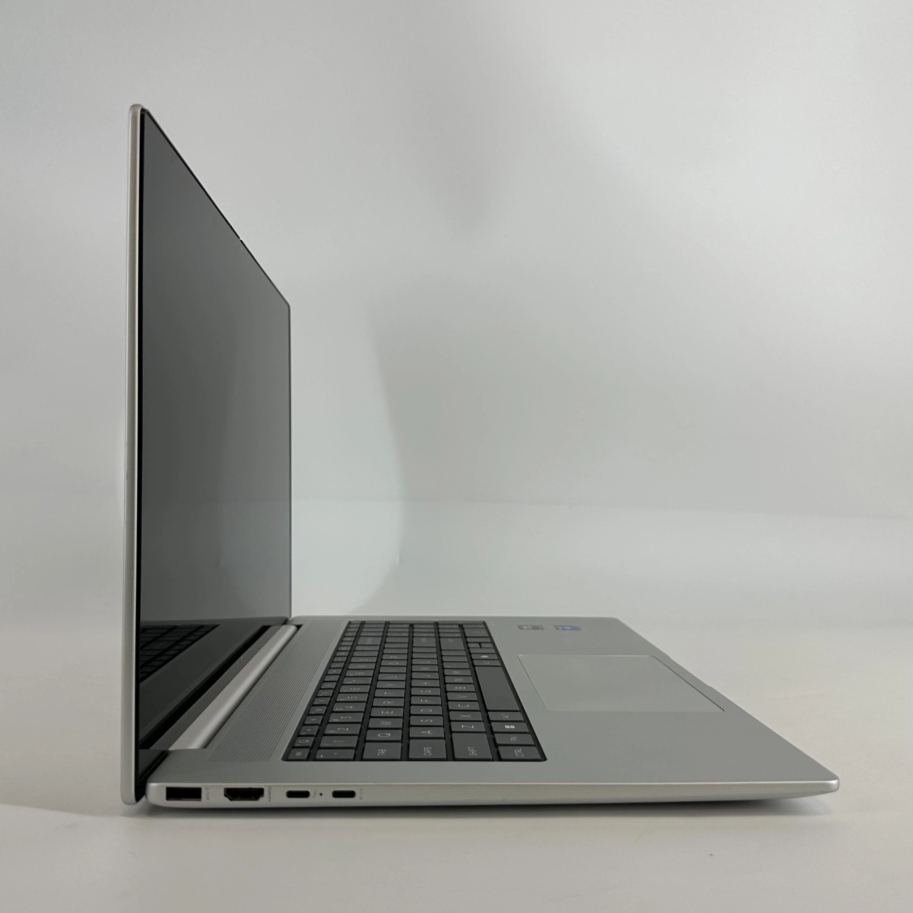HP Envy 17 Silver 1.4 GHz Intel Core Ultra 7 16GB RAM 1TB Solid State Drive - Image 4
