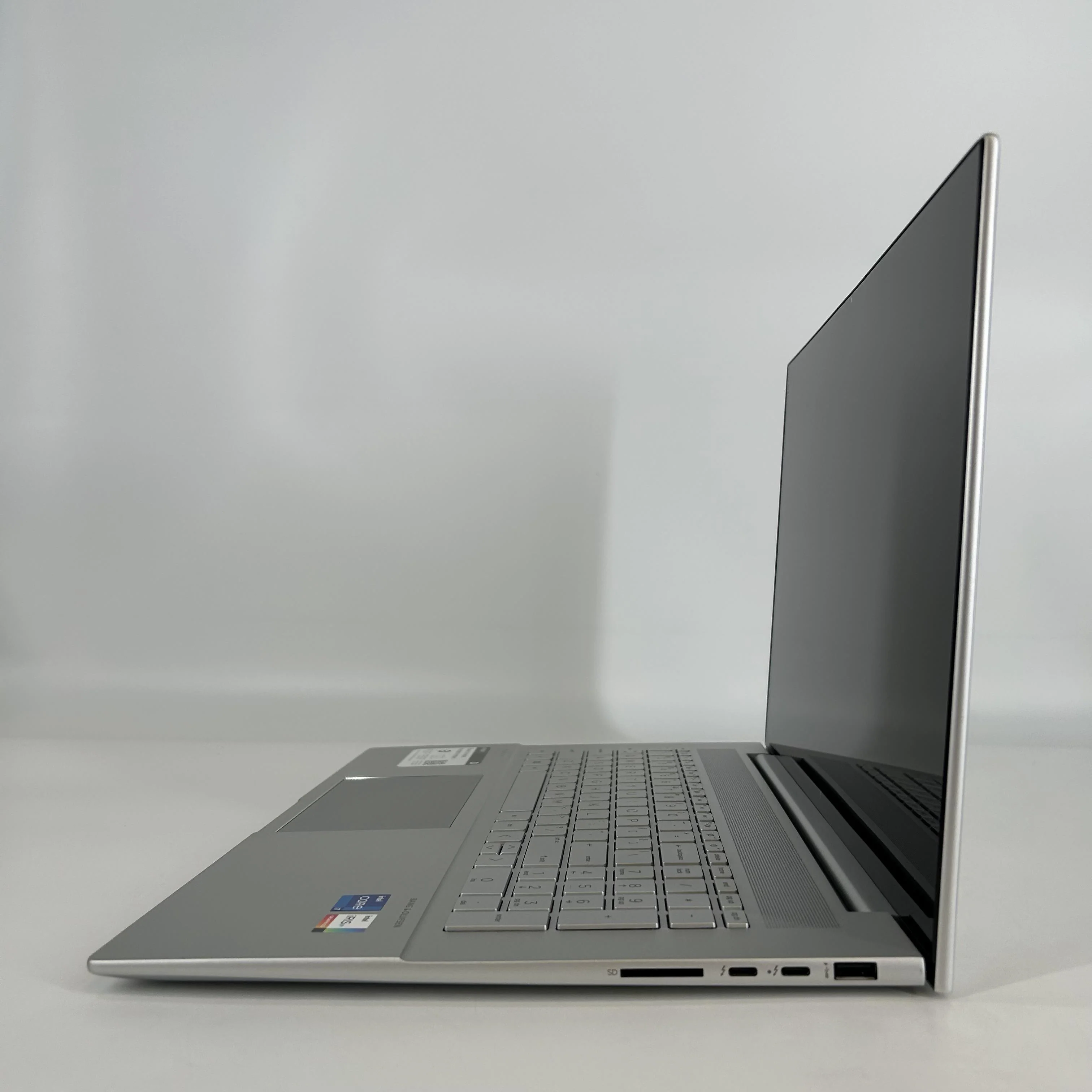HP Envy 17 Silver 2.1 GHz Intel Core i7 12th Gen. 12GB RAM 512GB Solid State Drive - Image 4