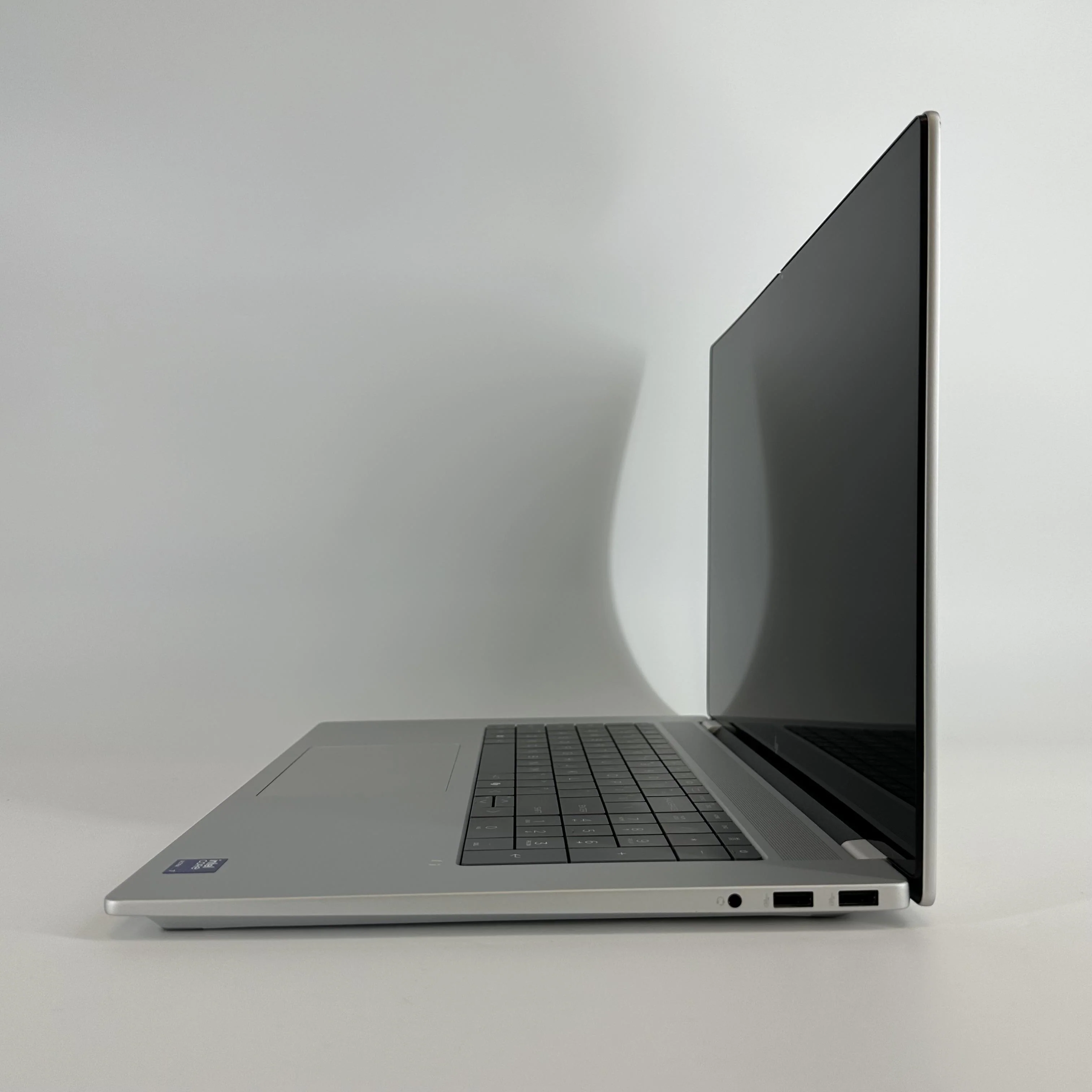 HP OmniBook X 17.3 Silver 2.2 GHz Intel Core Ultra 7 Series 2 16GB RAM 1TB Solid State Drive - Image 4