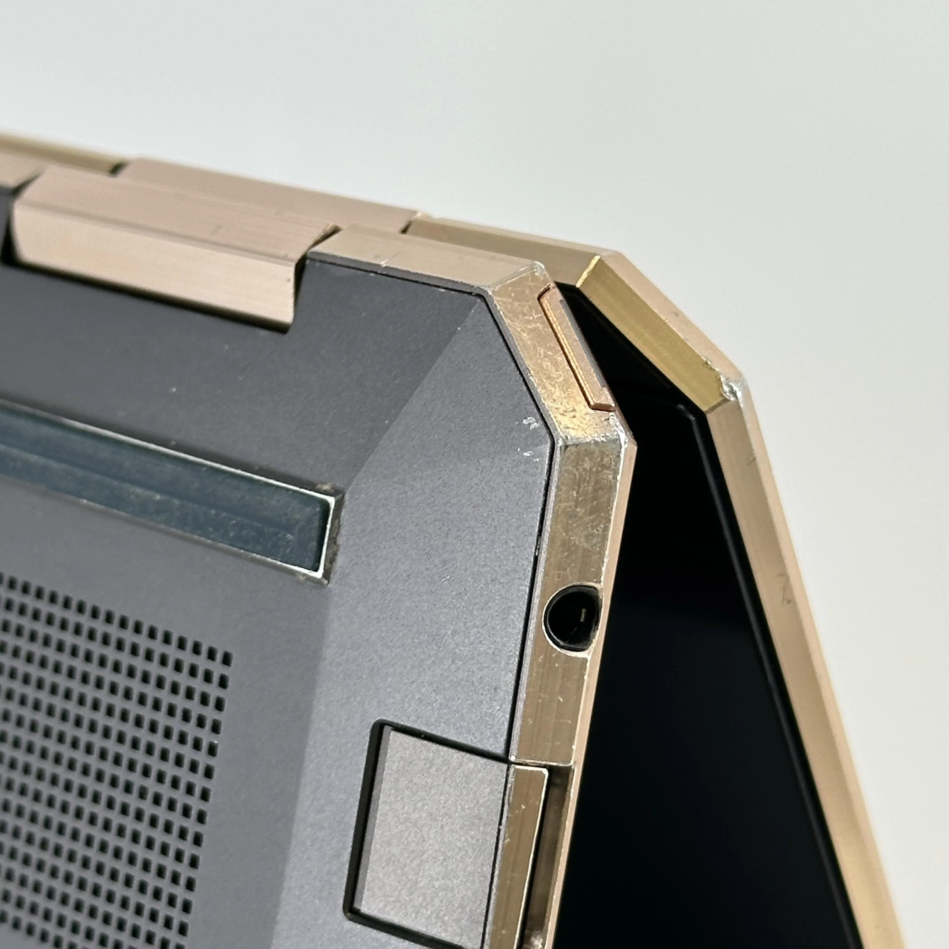 HP Spectre 13 x360 Black 1.1 GHz Intel Core i5 10th Gen. 8GB RAM 256GB Solid State Drive - Image 11