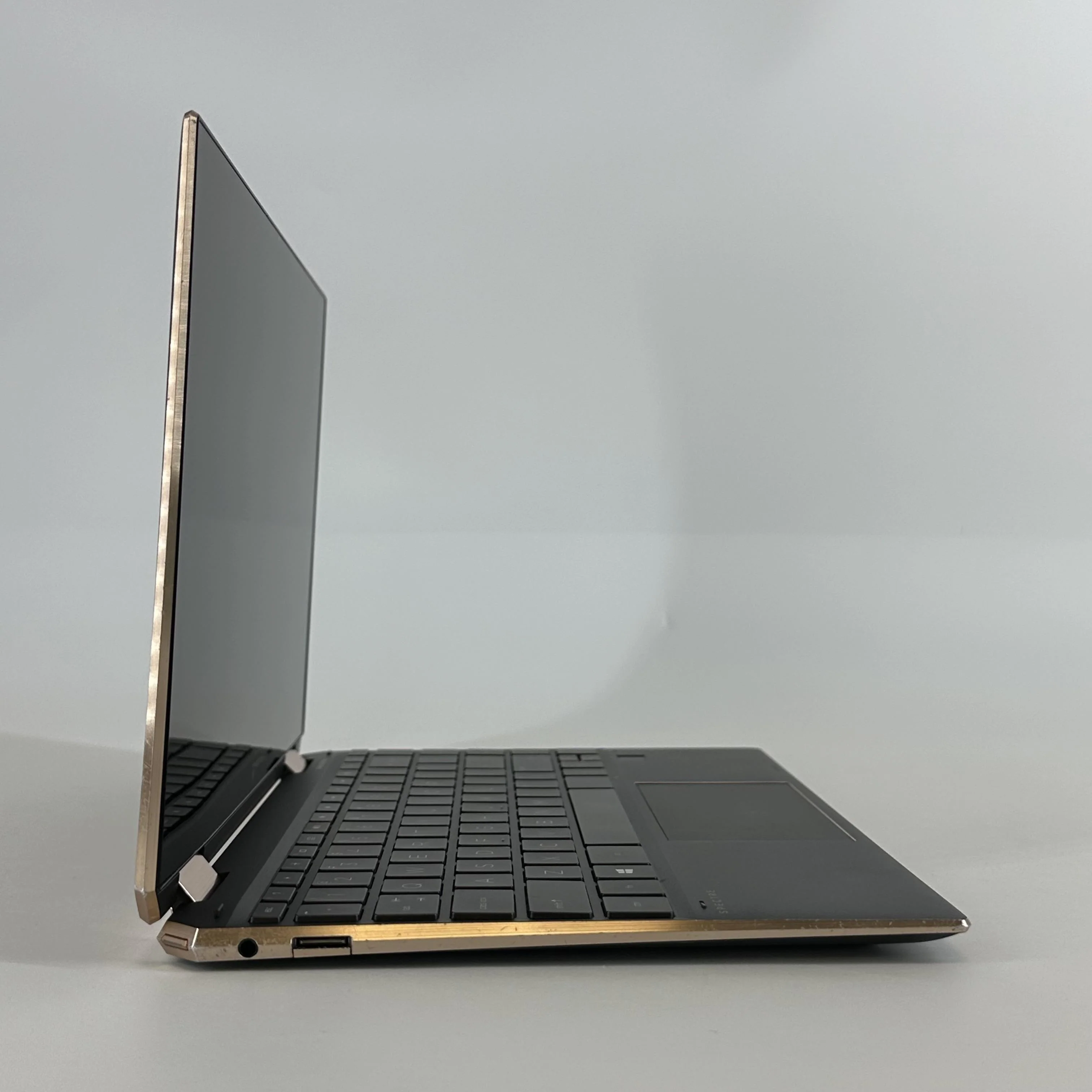 HP Spectre 13 x360 Black 1.1 GHz Intel Core i5 10th Gen. 8GB RAM 256GB Solid State Drive - Image 5