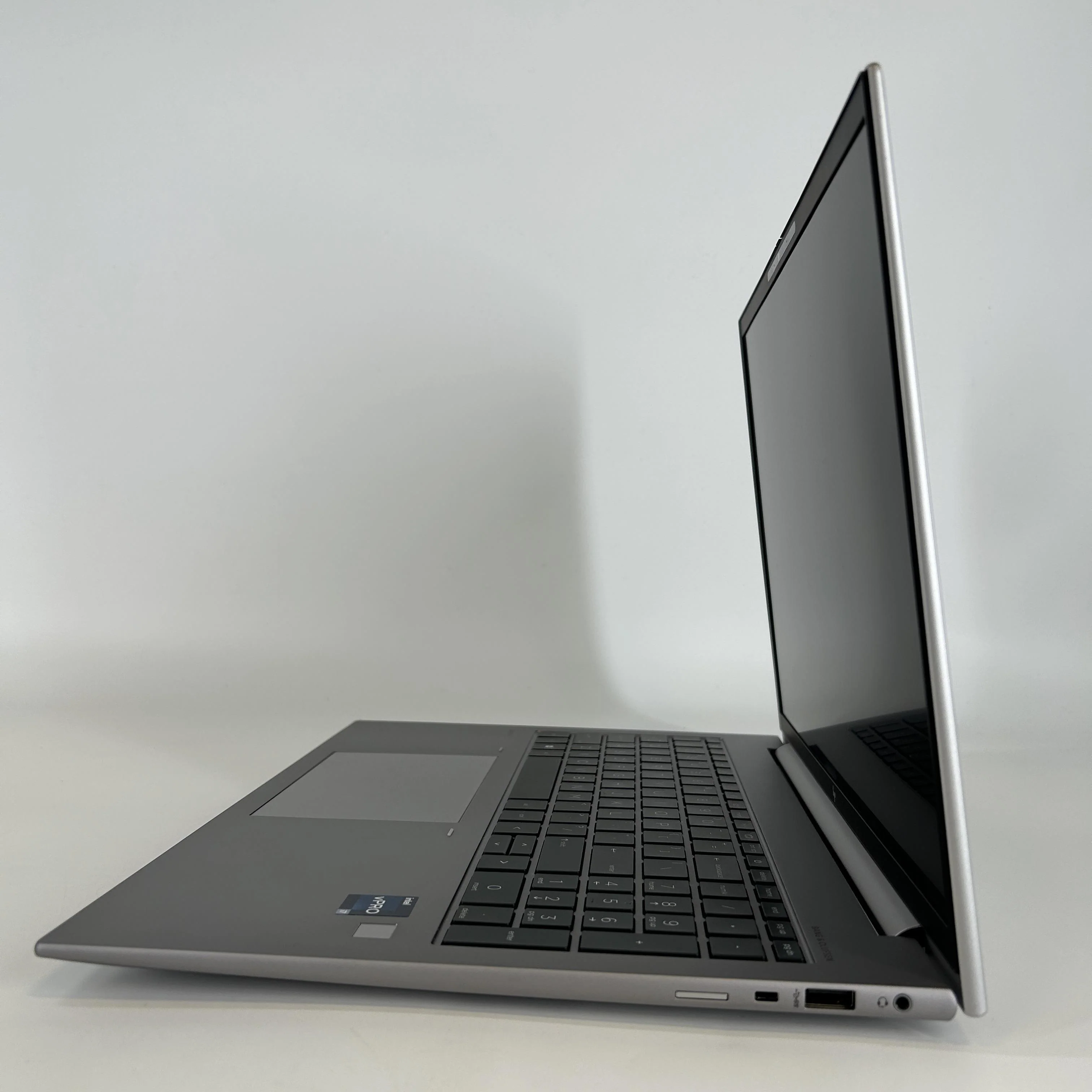 HP ZBook Firefly 16 G10 Silver 1.9 GHz Intel Core i7 13th Gen. 32GB RAM 512GB Solid State Drive - Image 4