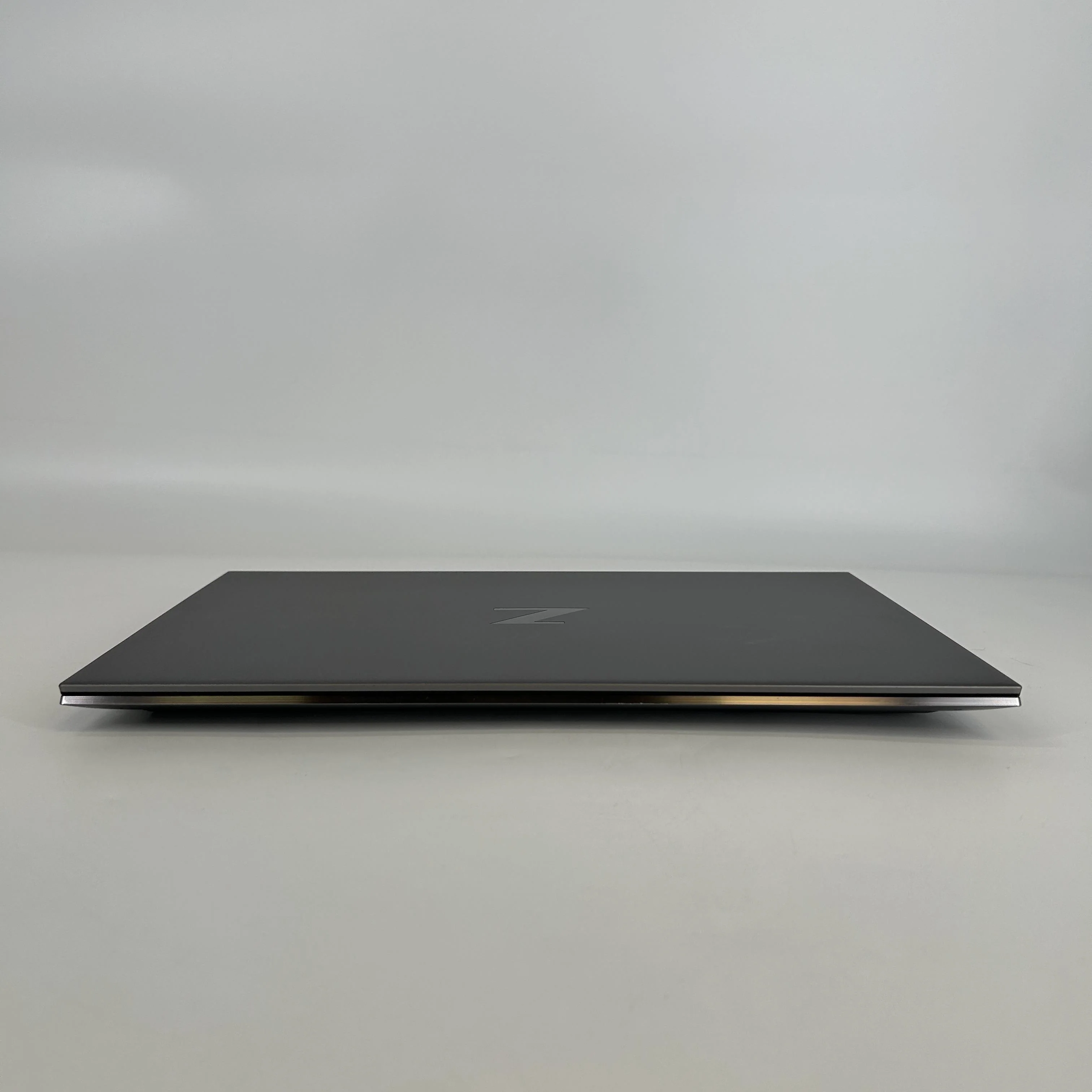 HP ZBook Studio 15 G8 Gray 2.6 GHz Intel Core i9 11th Gen. 32GB RAM 1TB Solid State Drive NVIDIA RTX A2000 4 GB - Image 9