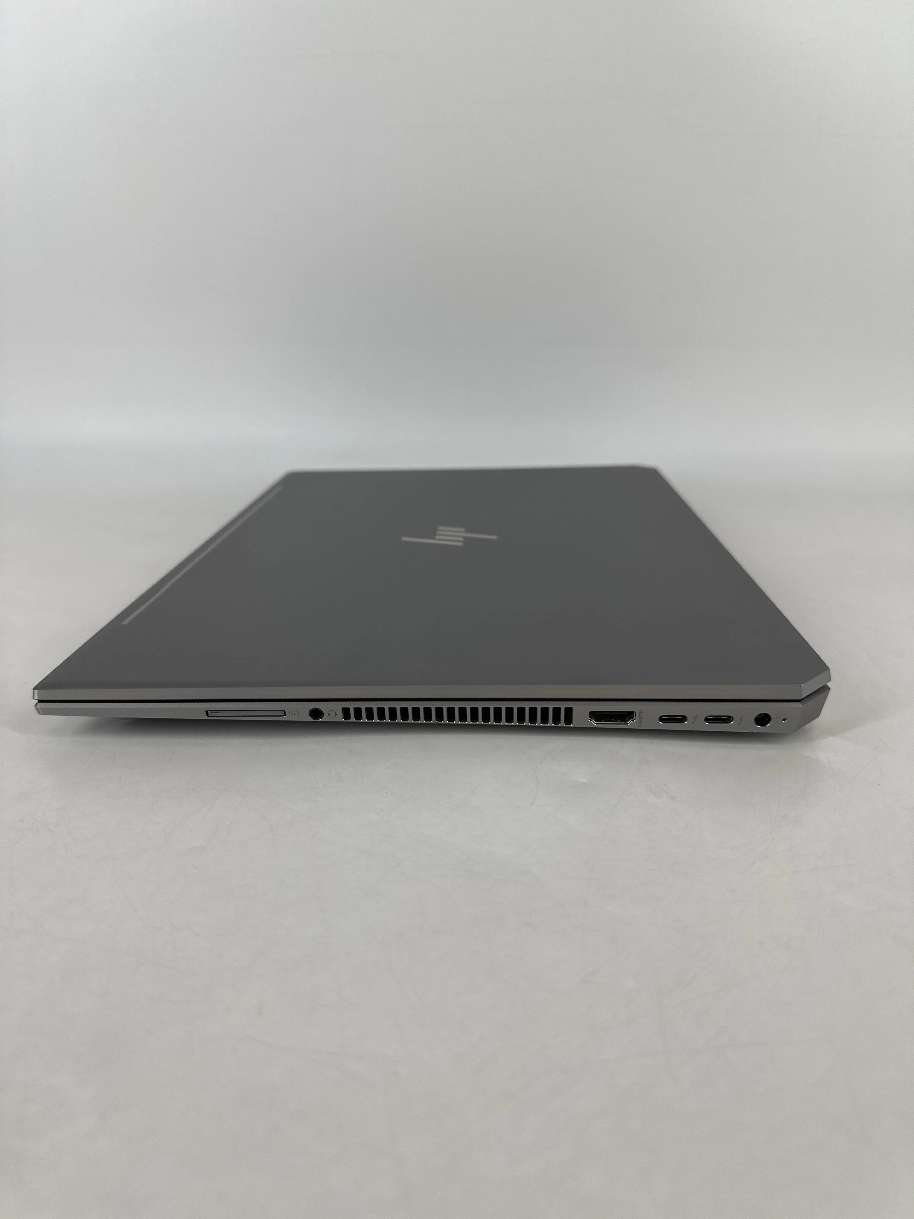 HP ZBook Studio G5 15.6 Gray 2.9 GHz Intel Core i9 8th Gen. 16GB RAM 256GB Solid State Drive NVIDIA Quadro P1000 4 GB - Image 8