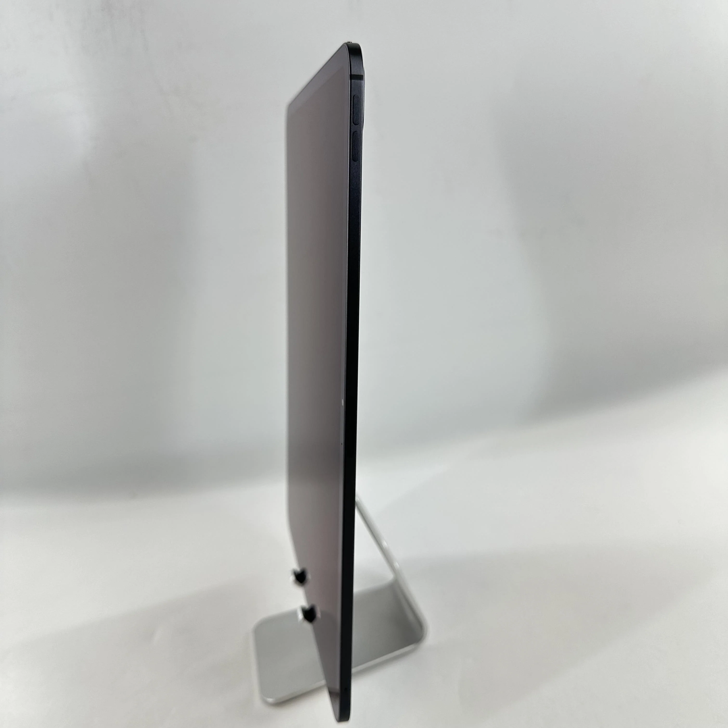 iPad Pro 13 (M4) 1TB Space Black (WiFi) - Image 10