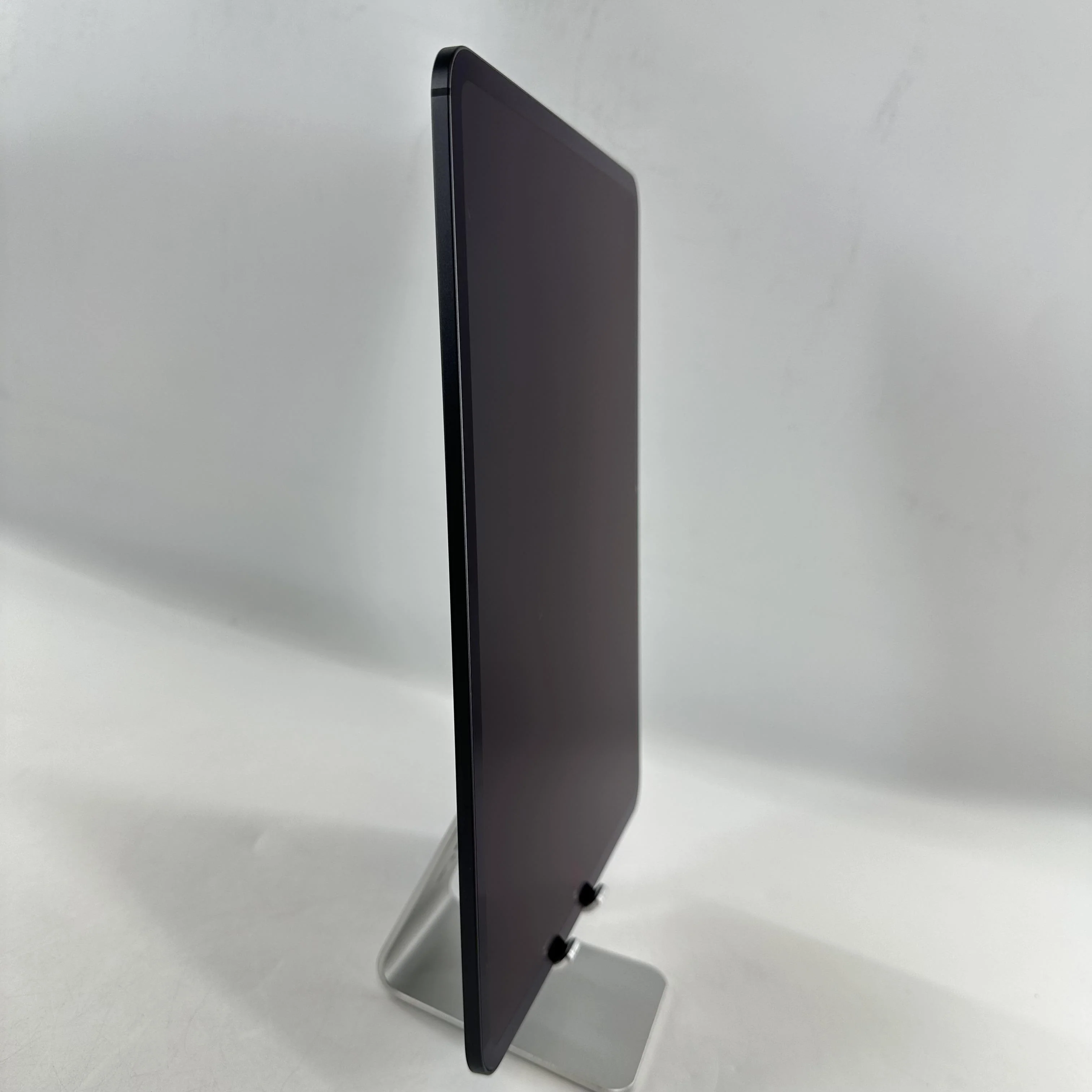 iPad Pro 13 (M4) 1TB Space Black (WiFi) - Image 11