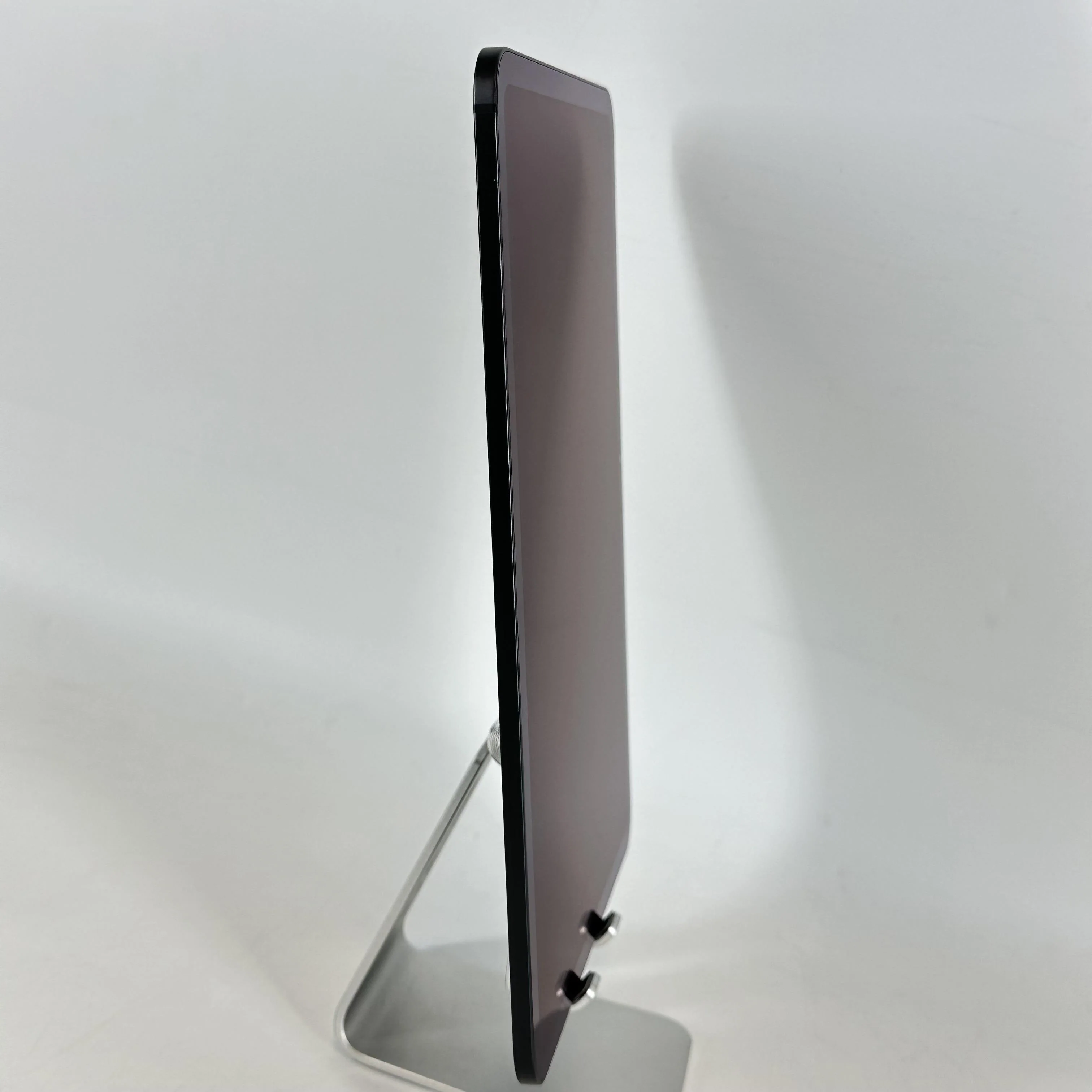iPad Pro 13 (M4) 2TB Space Black (WiFi) - Image 4