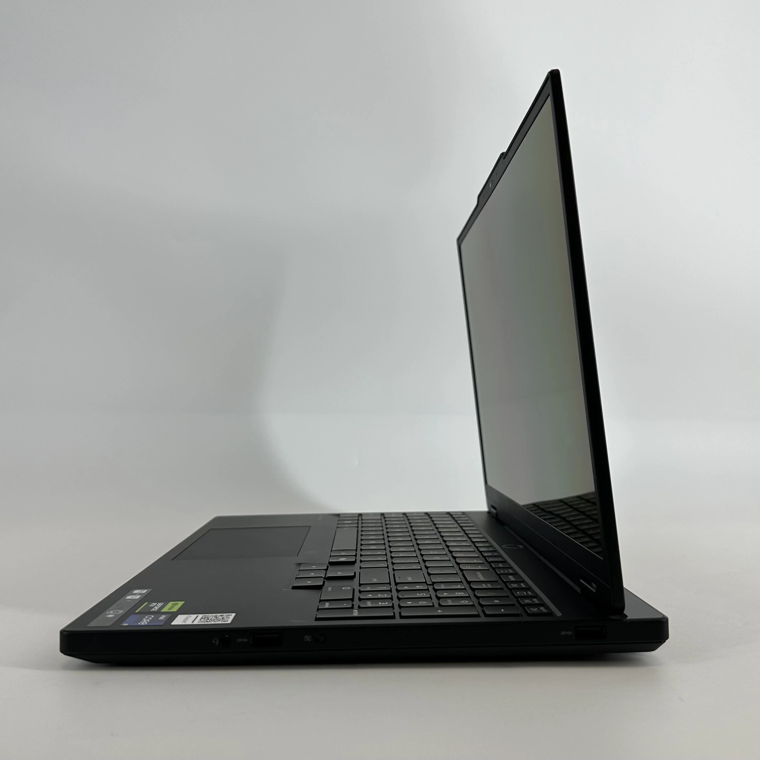 Lenovo Legion 5i Gen 10 16 Black 2.2 GHz Intel Core i9 14th Gen. 32GB RAM 1TB Solid State Drive NVIDIA GeForce RTX 5070 8 GB - Image 3